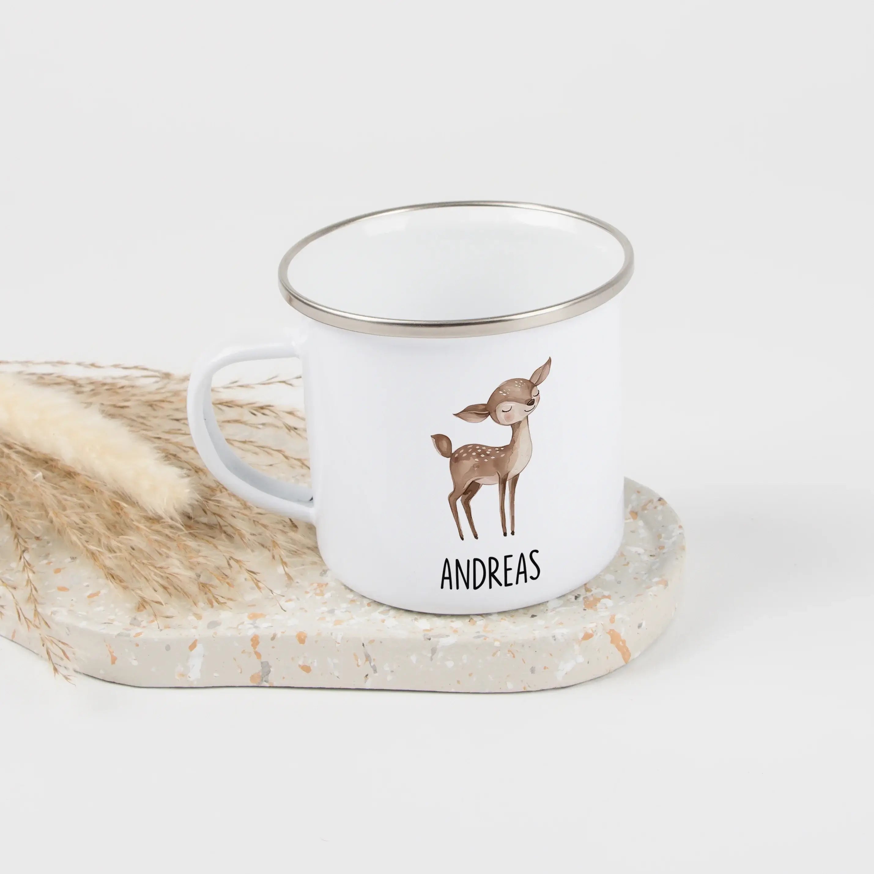 Emaille Tasse Reh-Emaille Tasse-famprints-Die Emaille Tasse Reh von famprints ist ein liebevolles Geschenk für Kinder, das jeden Schluck zu einem kleinen Glücksmoment macht. Das sanfte Reh-Motiv in Aquarell-Optik wirkt warmherzig und passt perfekt zu eine