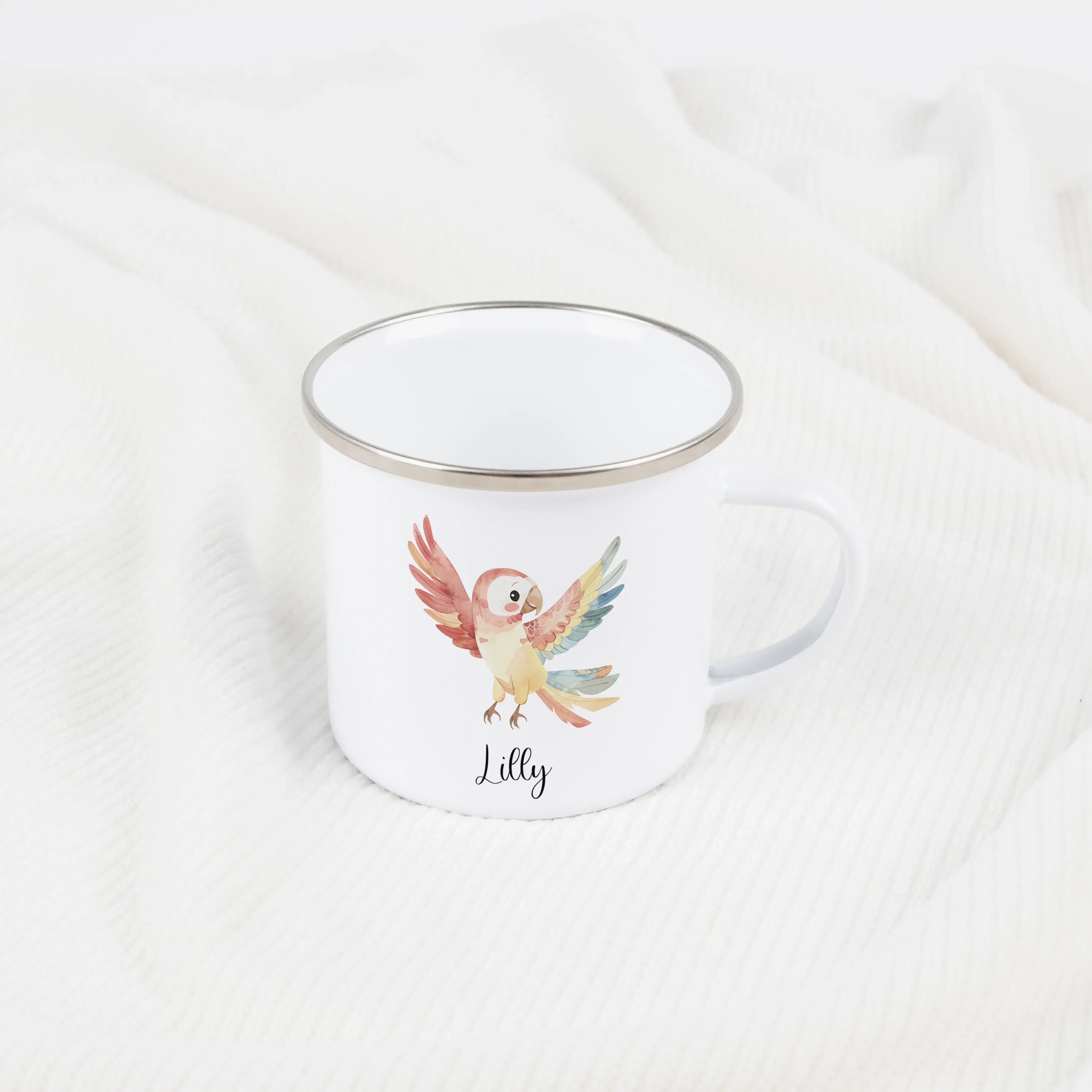 Emaille Tasse Papagei-Emaille Tasse-famprints-Die Emaille Tasse Papagei von famprints verbindet persönliches Design mit liebevoller Herstellung und wird so zu einem Geschenk, das Geschichten erzählt. Der farbenfrohe Papagei im Aquarellstil wirkt lebendig