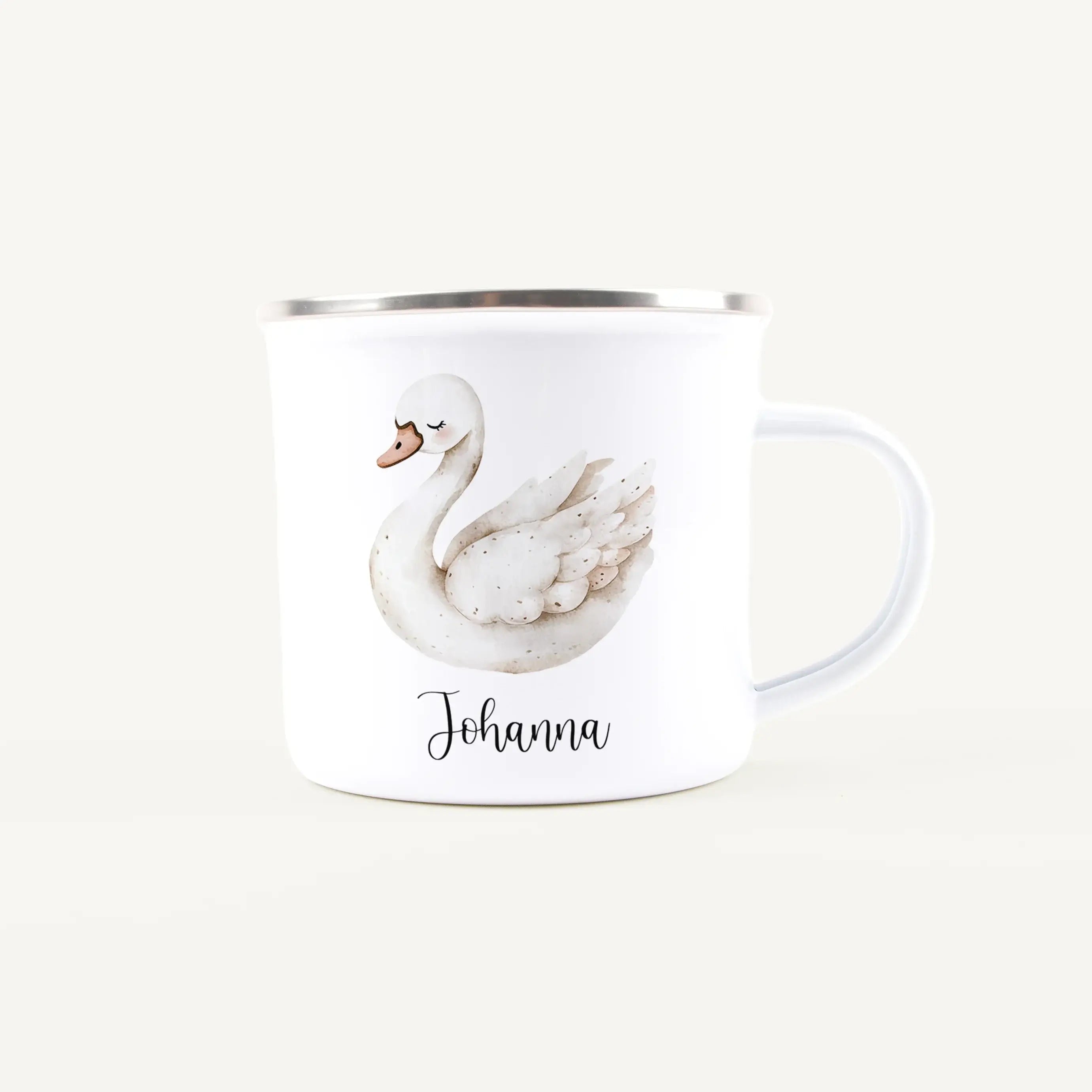 Emaille Tasse Schwan-Emaille Tasse-famprints-Die Emaille Tasse Schwan von famprints ist eine personalisierte Kindertasse, die Alltag und Geschenkidee perfekt verbindet. Das liebevoll illustrierte Schwan-Motiv im sanften Aquarellstil wird mit dem gewünscht