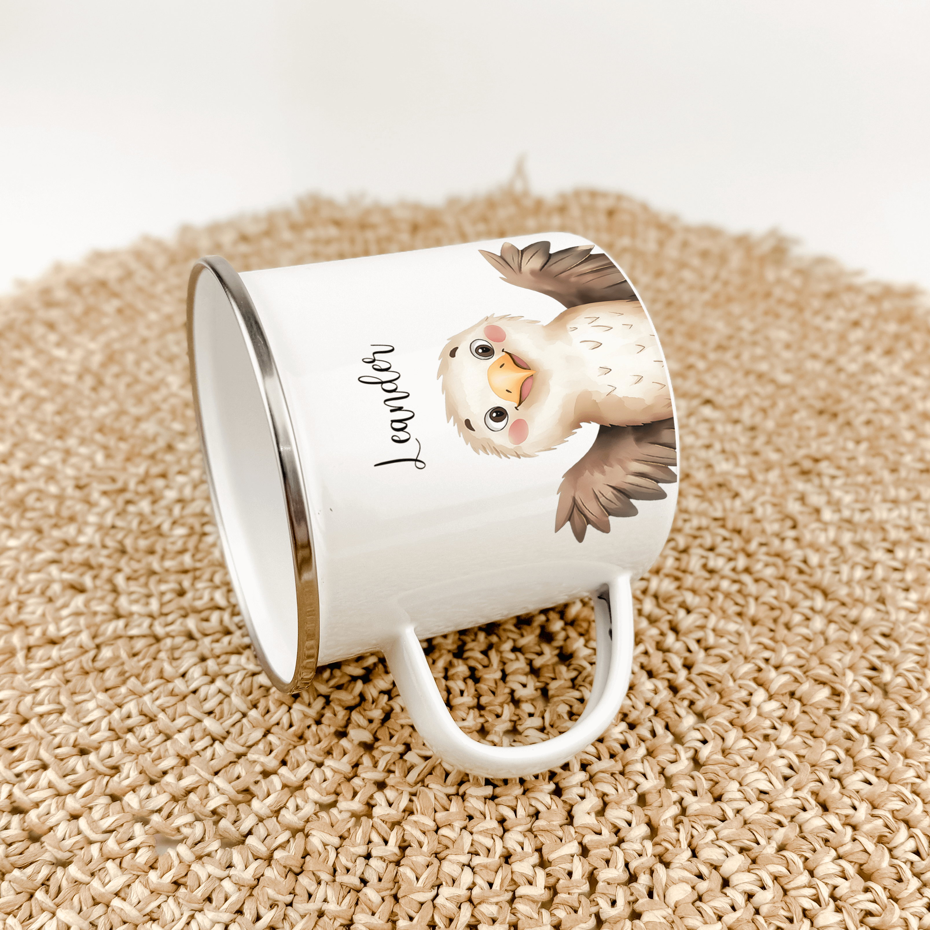 Emaille Tasse Adler Portrait-famprints-Emaille Tasse-Entdecke die exklusive Emaille Tasse Adler Portrait, die Funktionalität und persönlichen Stil perfekt vereint. Diese Tasse ist mehr als nur ein Becher – sie ist ein liebevolles, personalisiertes Geschen