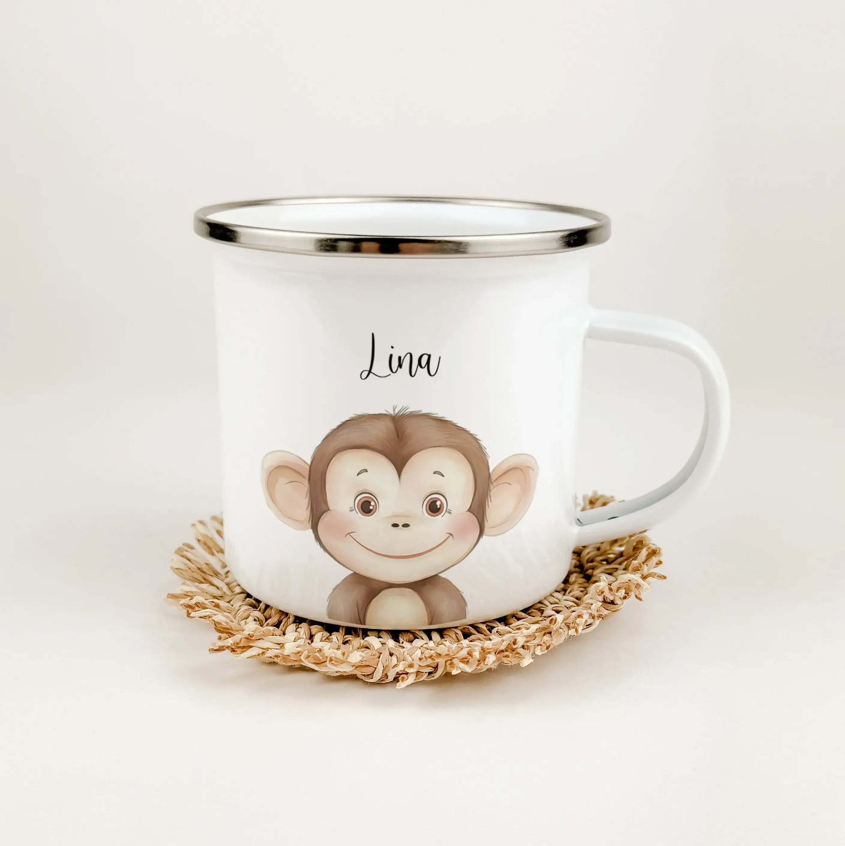 Emaille Tasse Affe Portrait-famprints-Emaille Tasse-Entdecke die bezaubernde Emaille Tasse Affe Portrait, die jedes Kind verzaubert! Diese liebevoll gestaltete Emaille Tasse personalisiert macht jeden Schluck zu einem besonderen Moment: Stell dir vor, wie