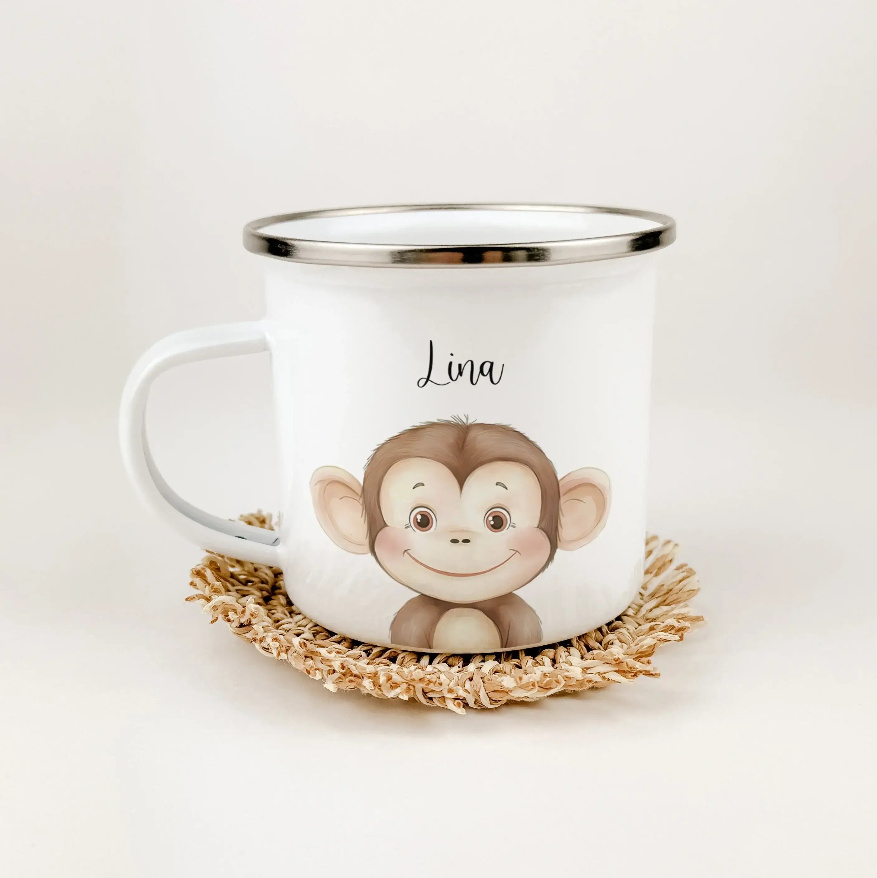 Emaille Tasse Affe Portrait-famprints-Emaille Tasse-Entdecke die bezaubernde Emaille Tasse Affe Portrait, die jedes Kind verzaubert! Diese liebevoll gestaltete Emaille Tasse personalisiert macht jeden Schluck zu einem besonderen Moment: Stell dir vor, wie