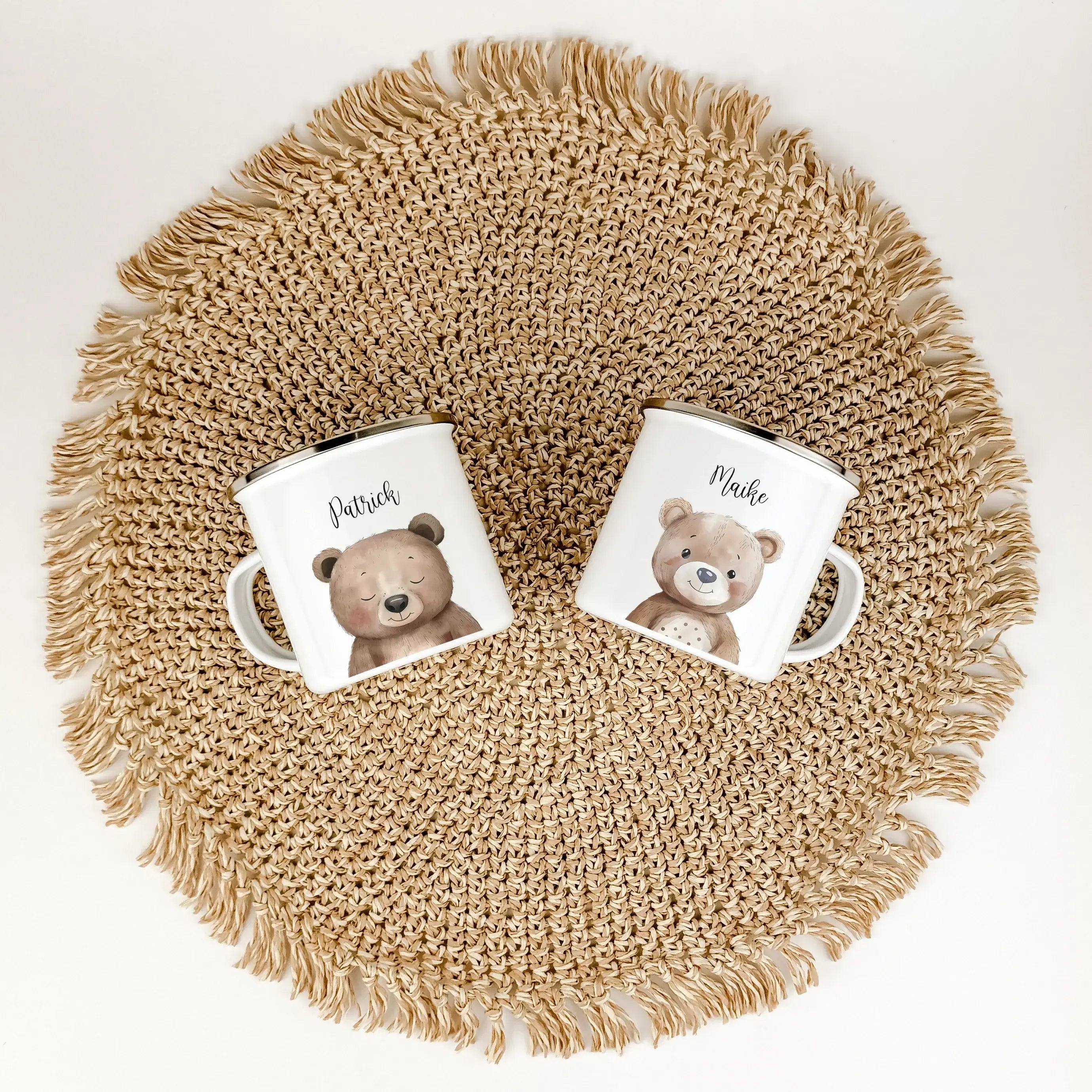 Emaille Tasse Bär Portrait-famprints-Emaille Tasse-Entdecke die zauberhafte Emaille Tasse Bär Portrait – ein persönliches Highlight für kleine Entdecker! Diese Emaille Tasse personalisiert begeistert nicht nur durch ihr ansprechendes Design, sondern auch