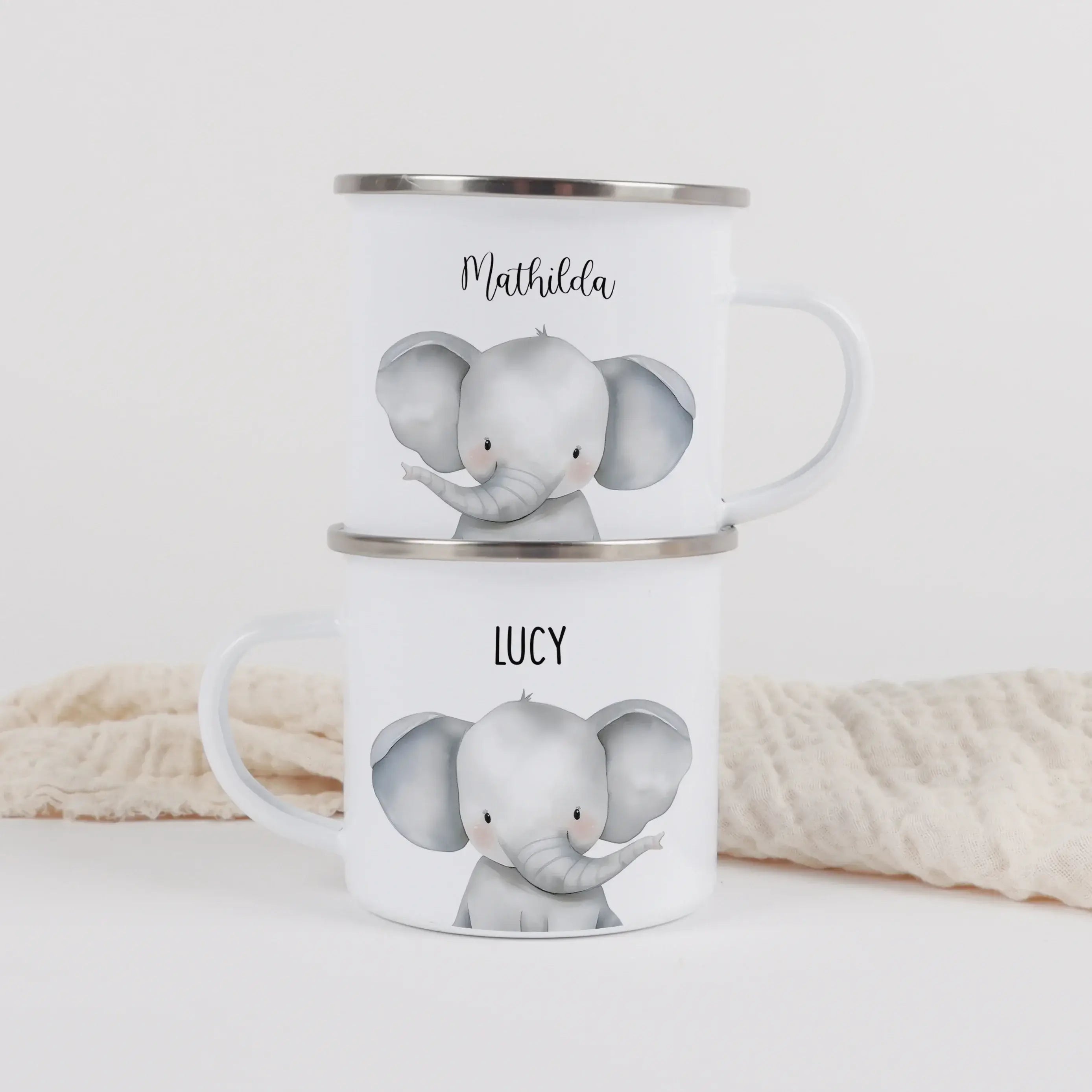 Emaille Tasse Elefant Portrait-Emaille Tasse-famprints-Die Emaille Tasse Elefant Portrait verbindet liebevolles Design mit persönlicher Note und wird bei famprints zu einem Geschenk, das Kinder im Alltag gern nutzen. Das sanfte Elefantenmotiv entsteht in
