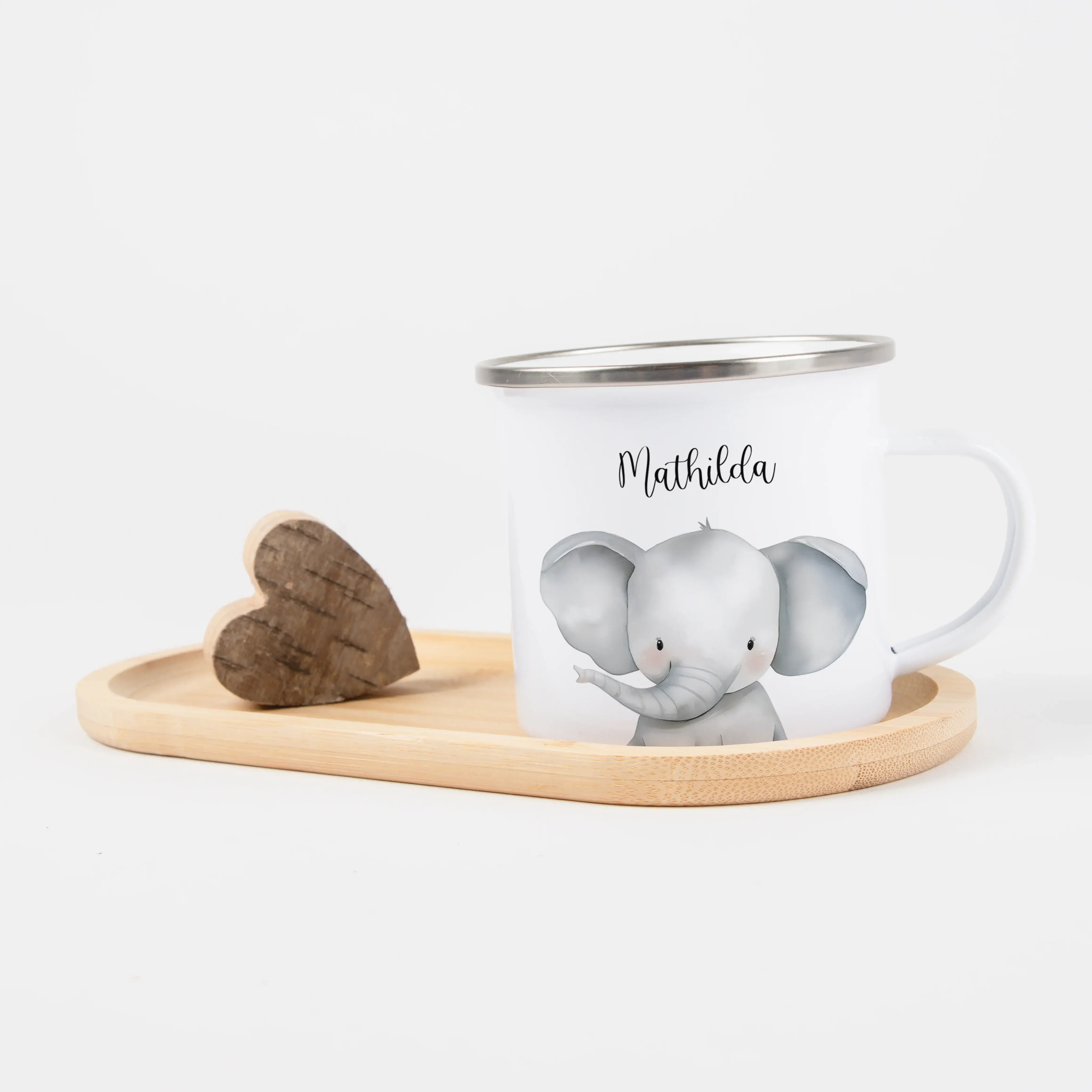 Emaille Tasse Elefant Portrait-Emaille Tasse-famprints-Die Emaille Tasse Elefant Portrait verbindet liebevolles Design mit persönlicher Note und wird bei famprints zu einem Geschenk, das Kinder im Alltag gern nutzen. Das sanfte Elefantenmotiv entsteht in