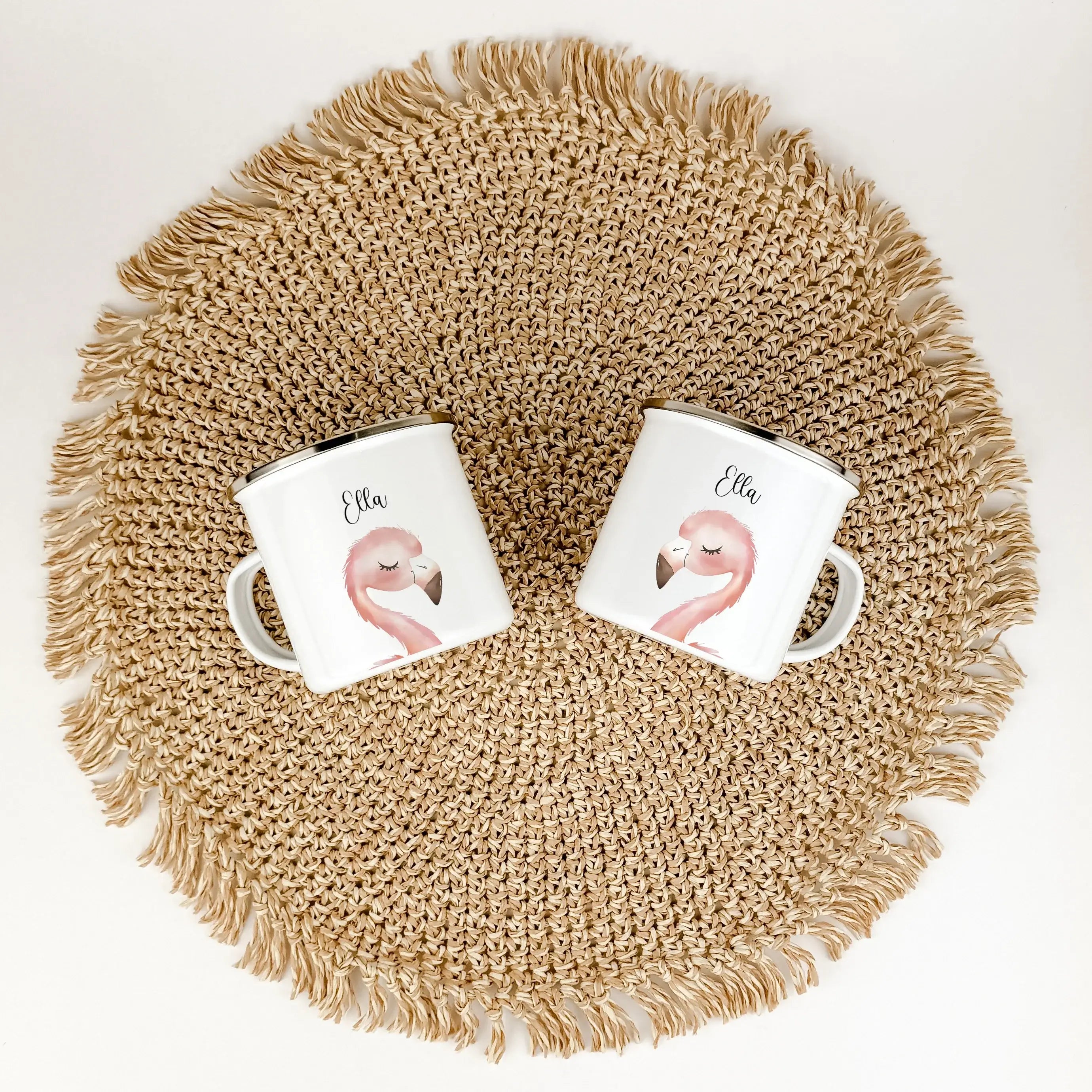 Emaille Tasse Flamingo Portrait-famprints-Emaille Tasse-Entdecke die bezaubernde Emaille Tasse Flamingo Portrait – ein personalisiertes Highlight für jeden Tag! Diese einzigartige Emaille Tasse personalisiert mit dem süßen Aquarell-Porträt eines Flamingos