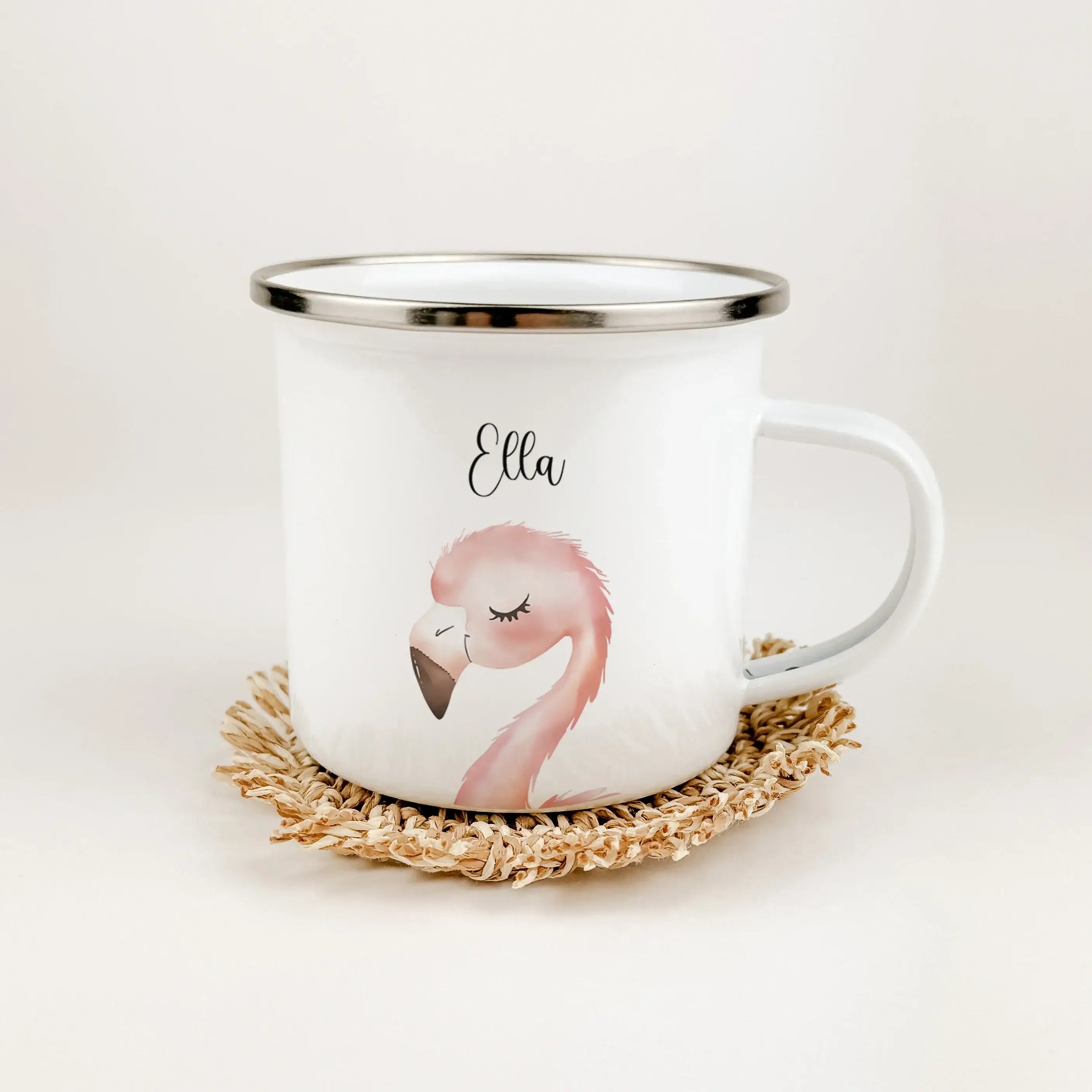 Emaille Tasse Flamingo Portrait-famprints-Emaille Tasse-Entdecke die bezaubernde Emaille Tasse Flamingo Portrait – ein personalisiertes Highlight für jeden Tag! Diese einzigartige Emaille Tasse personalisiert mit dem süßen Aquarell-Porträt eines Flamingos