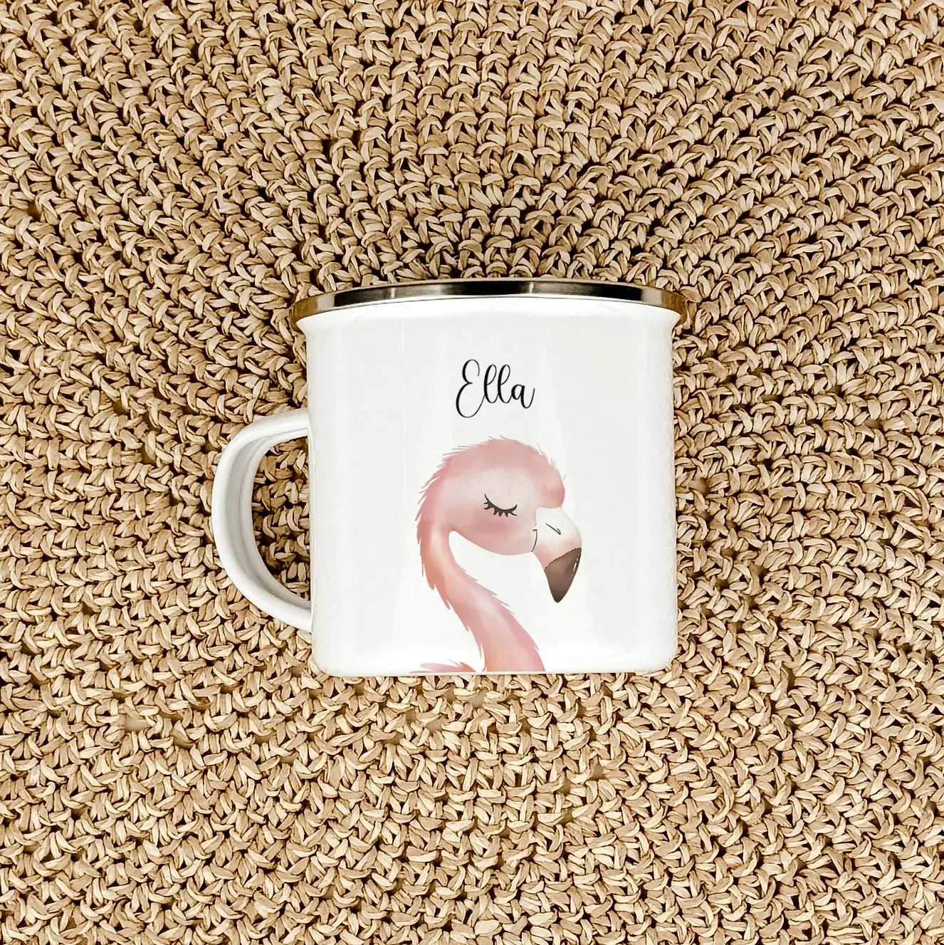 Emaille Tasse Flamingo Portrait-famprints-Emaille Tasse-Entdecke die bezaubernde Emaille Tasse Flamingo Portrait – ein personalisiertes Highlight für jeden Tag! Diese einzigartige Emaille Tasse personalisiert mit dem süßen Aquarell-Porträt eines Flamingos