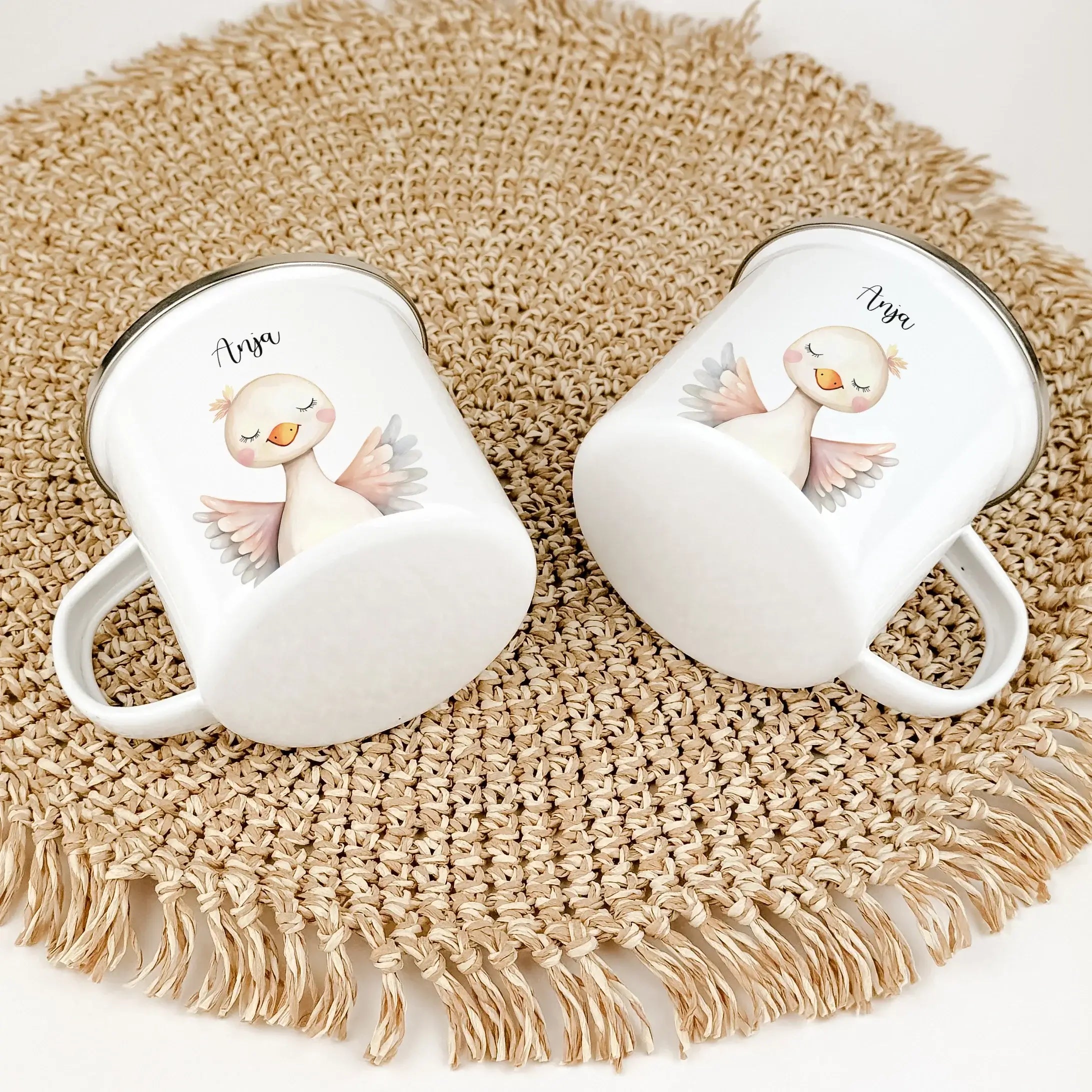 Emaille Tasse Ente Portrait-famprints-Emaille Tasse-Entdecke die wundervolle Emaille Tasse Ente Portrait – ein einzigartiges, personalisiertes Geschenk, das Herzen höher schlagen lässt! Diese individuell gestaltbare Emaille Tasse personalisiert bietet 300