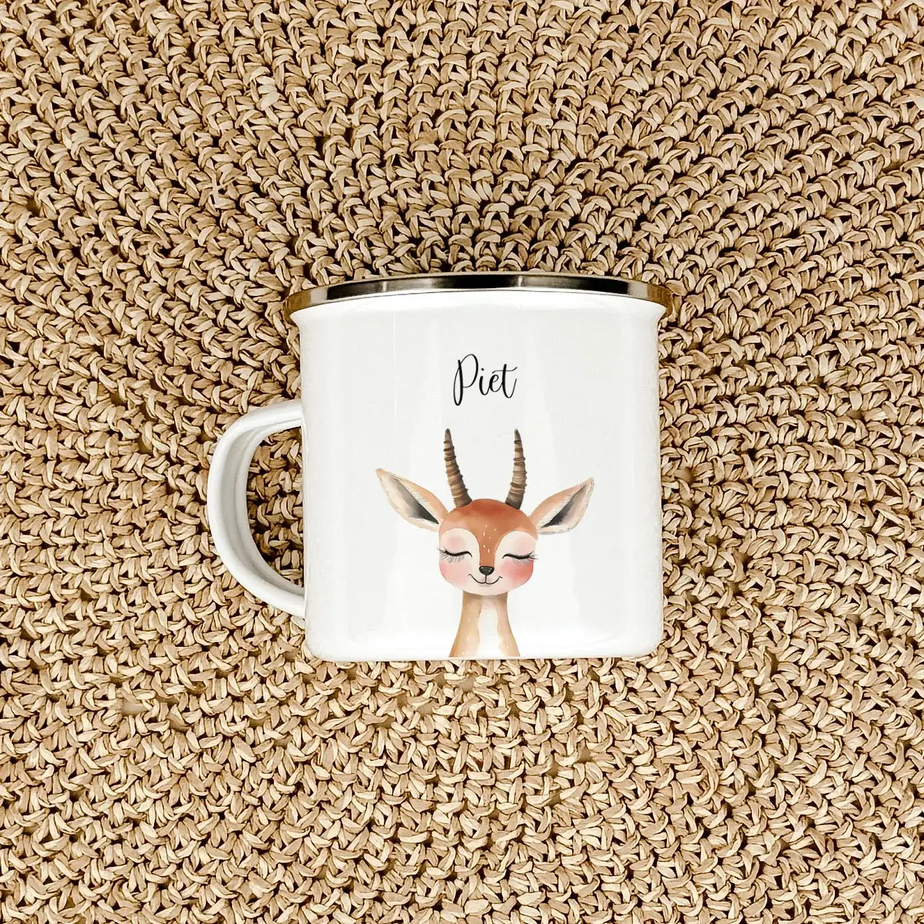 Emaille Tasse Gazelle Portrait-famprints-Emaille Tasse-Entdecke die zauberhafte Emaille Tasse Gazelle Portrait – das perfekte Geschenk für jedes Kind! Diese liebevoll designte Emaille Tasse personalisiert begeistert nicht nur mit ihrem charmanten Gazellen