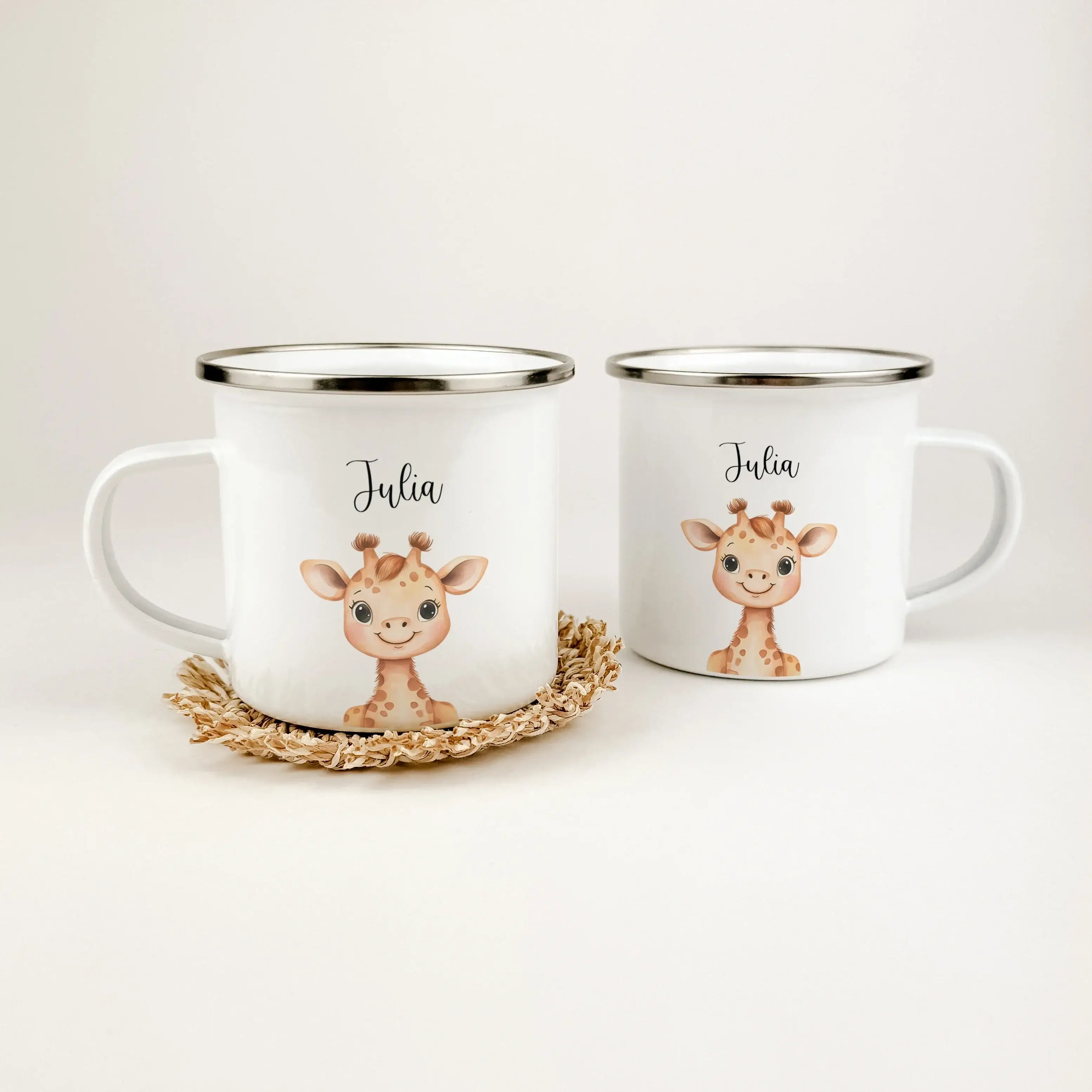 Emaille Tasse Giraffe Portrait-famprints-Emaille Tasse-Entdecke die wunderschöne Emaille Tasse Giraffe Portrait, die perfekt personalisiert werden kann! Diese besondere Tasse zaubert jedem Kind ein Lächeln ins Gesicht und ist ein ideales Geschenk zu Anläs