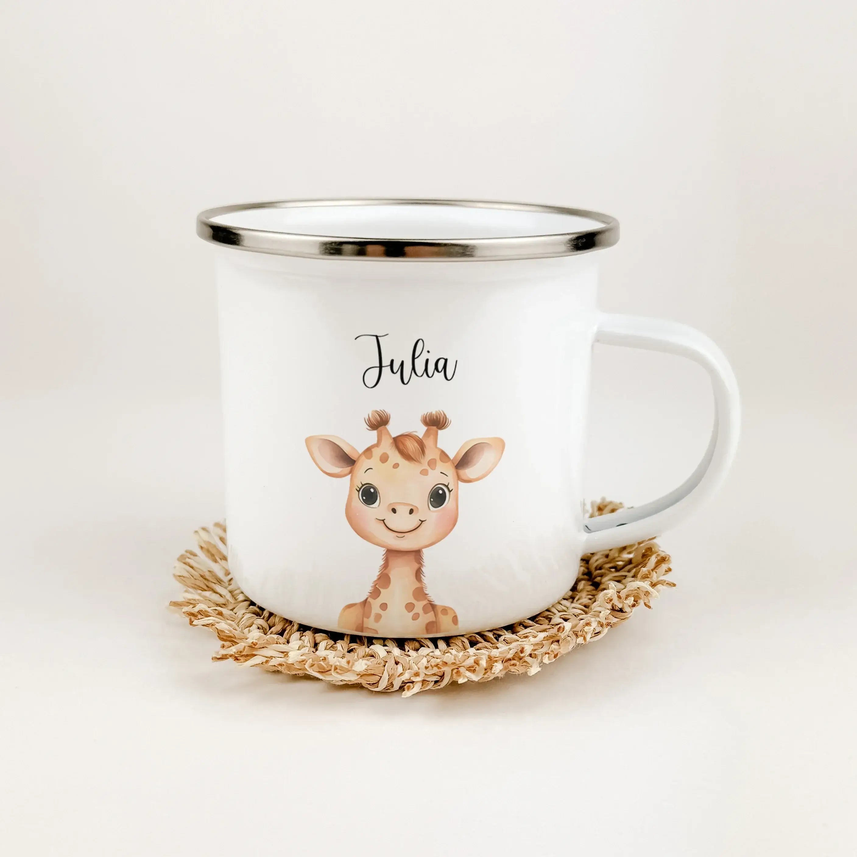 Emaille Tasse Giraffe Portrait-famprints-Emaille Tasse-Entdecke die wunderschöne Emaille Tasse Giraffe Portrait, die perfekt personalisiert werden kann! Diese besondere Tasse zaubert jedem Kind ein Lächeln ins Gesicht und ist ein ideales Geschenk zu Anläs