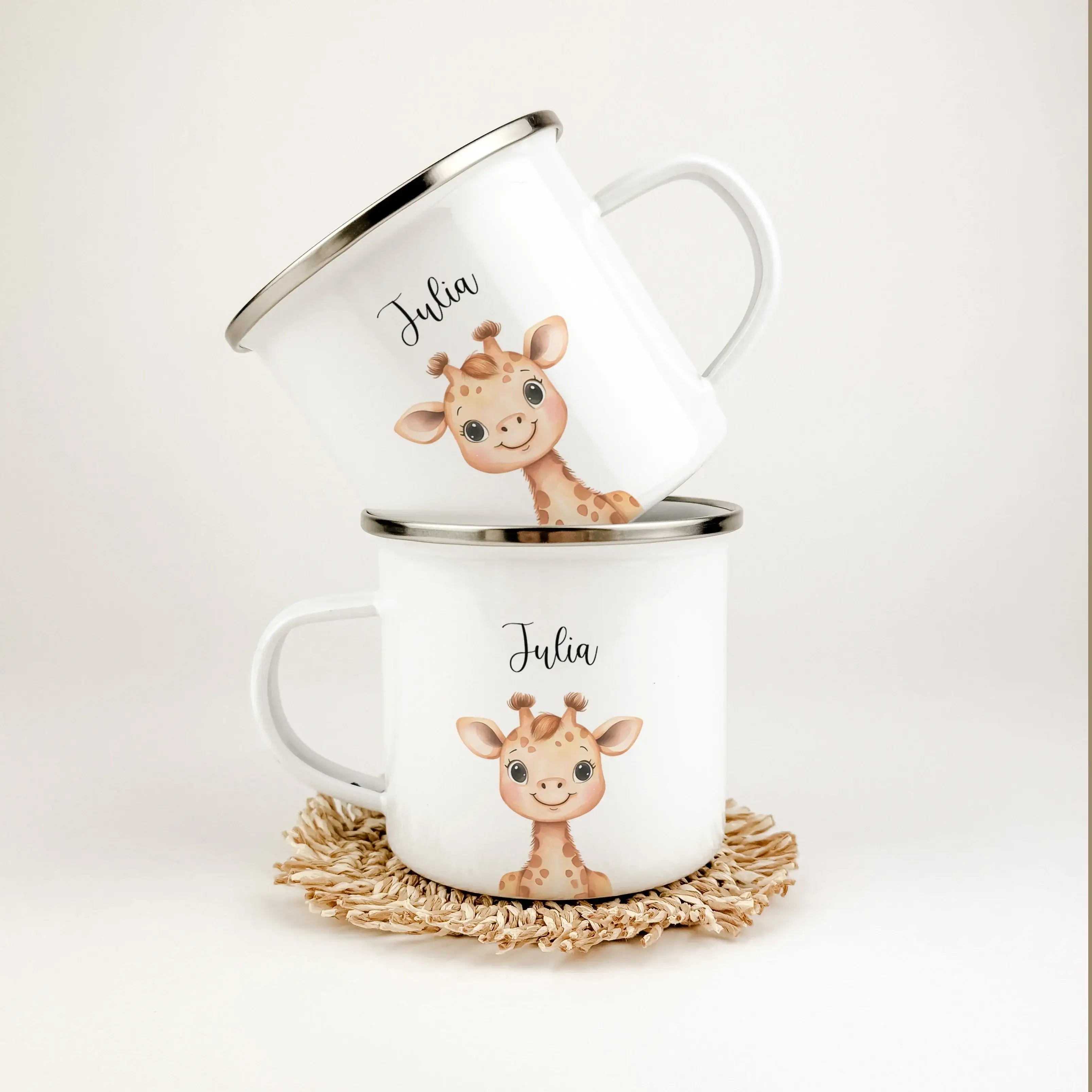 Emaille Tasse Giraffe Portrait-famprints-Emaille Tasse-Entdecke die wunderschöne Emaille Tasse Giraffe Portrait, die perfekt personalisiert werden kann! Diese besondere Tasse zaubert jedem Kind ein Lächeln ins Gesicht und ist ein ideales Geschenk zu Anläs