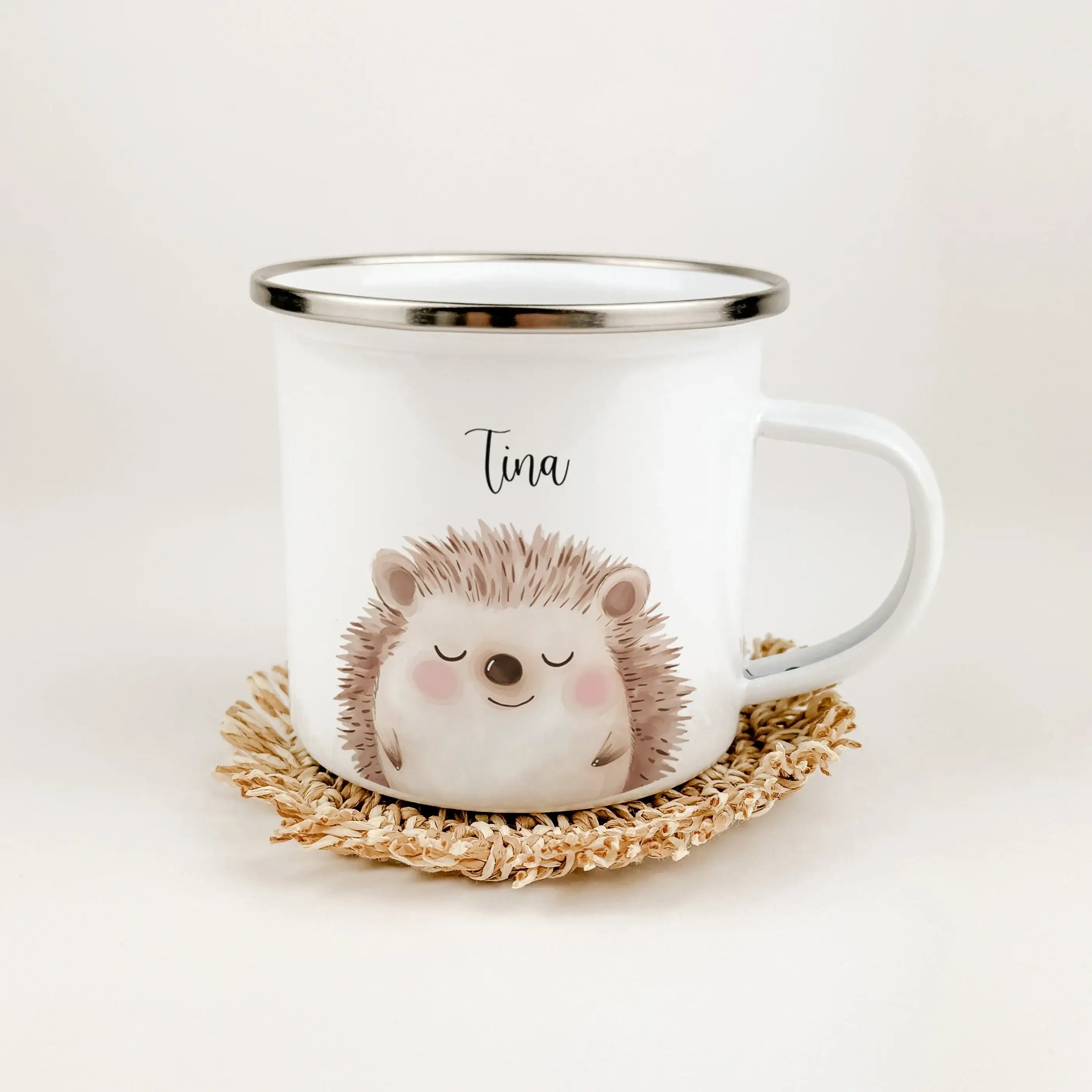Emaille Tasse Igel Portrait-famprints-Emaille Tasse-Entdecke die charmante Emaille Tasse Igel Portrait – das ideale personalisierte Geschenk für Kinder! Ob zur Einschulung, Taufe oder zum Geburtstag, dieser bezaubernde Emaille Becher bringt Freude in den