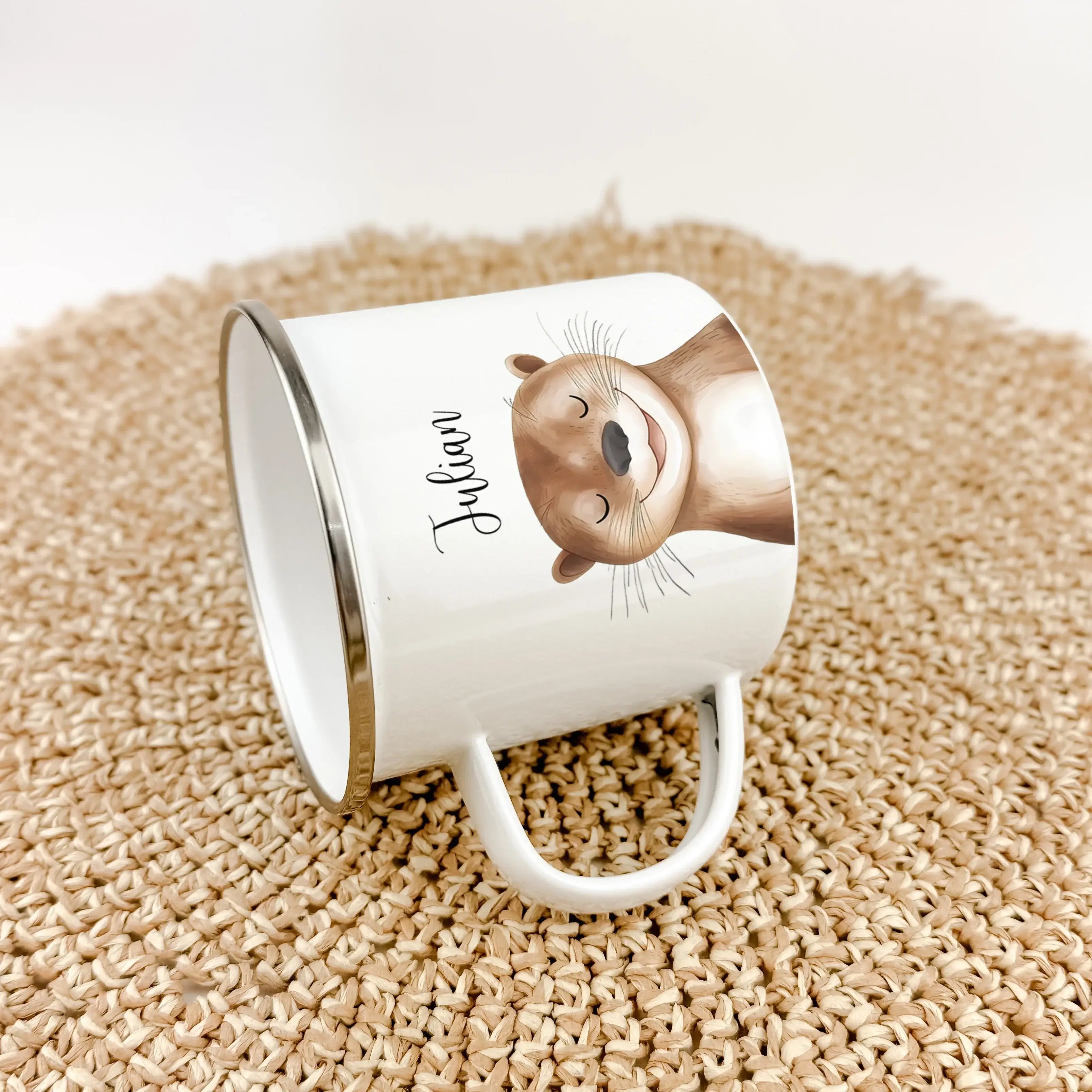 Emaille Tasse Otter Portrait-famprints-Emaille Tasse-Entdecke die einzigartige Emaille Tasse Otter Portrait – das perfekte personalisierte Geschenk für Kinder! Egal ob zur Einschulung, Taufe, zu Ostern, Weihnachten oder zum Geburtstag, dieser bezaubernde