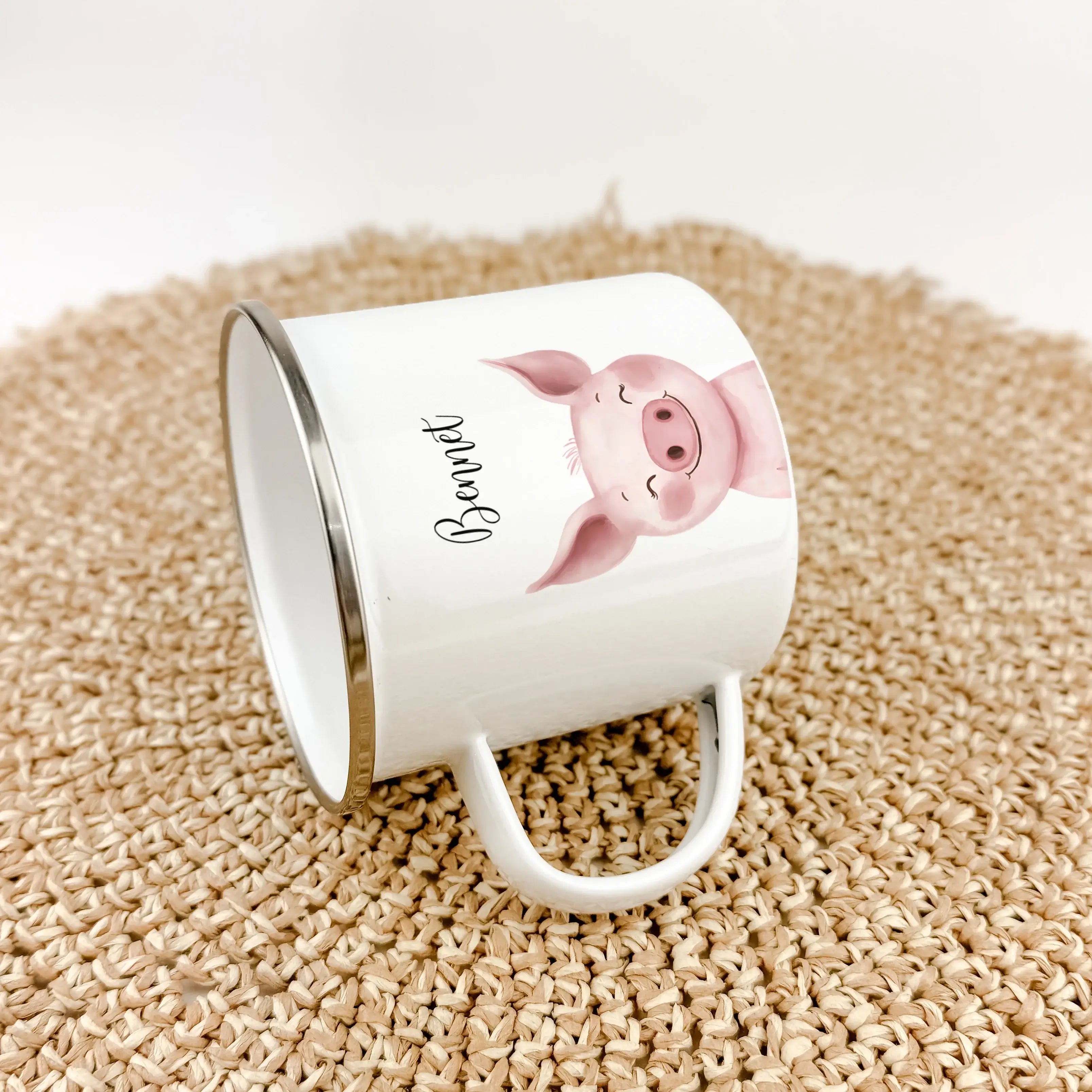 Emaille Tasse Schwein Portrait-famprints-Emaille Tasse-Die Emaille Tasse Schwein Portrait ist das perfekte personalisierte Geschenk für Kinder und macht jeden Anlass zu etwas Besonderem. Ob zu Einschulung, Taufe, Ostern, Weihnachten oder zum Geburtstag –
