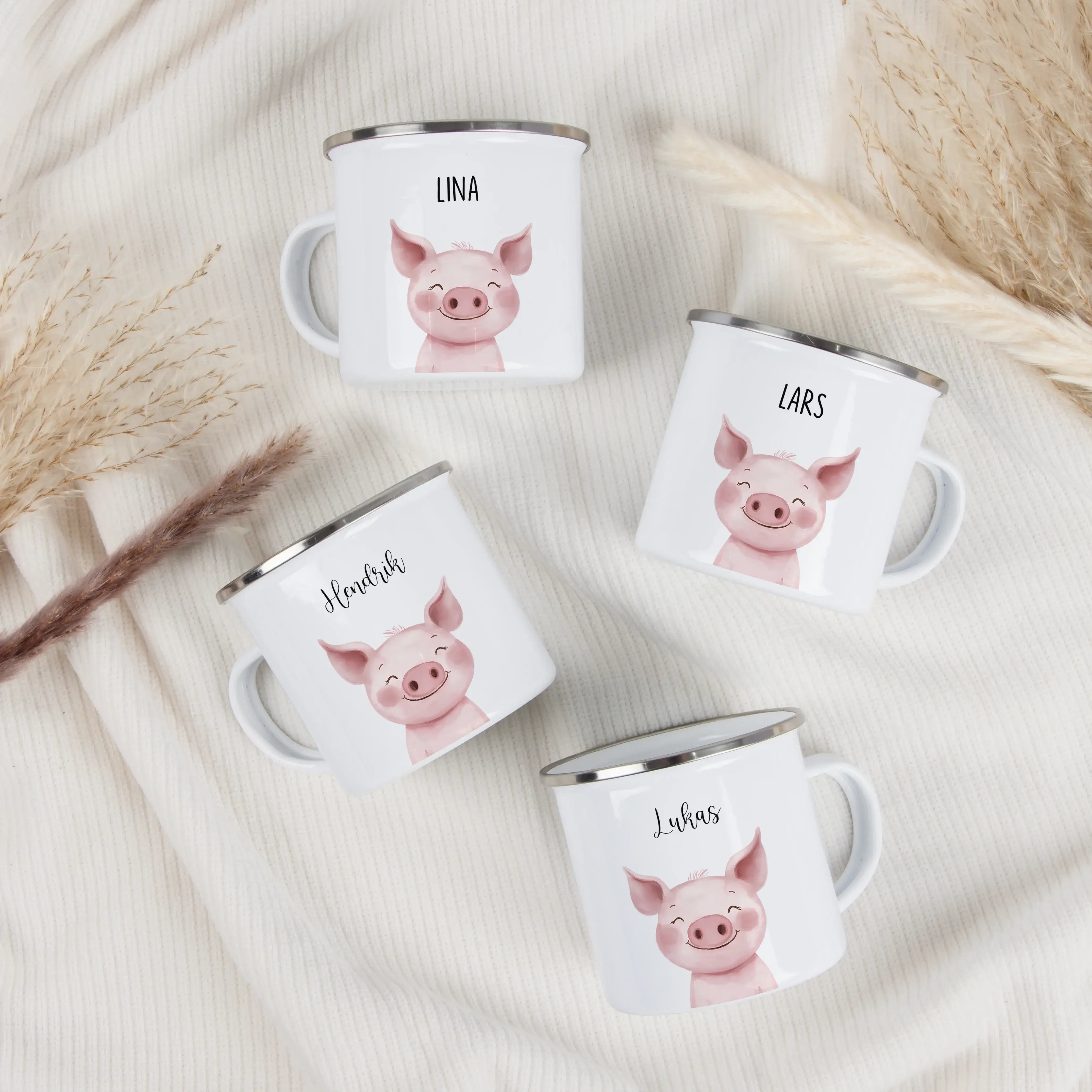 Emaille Tasse Schwein Portrait-Emaille Tasse-famprints-Die Emaille Tasse Schwein Portrait von famprints verbindet personalisierte Gestaltung mit liebevollen Details und macht aus einem alltagstauglichen Begleiter ein kleines Erlebnis. Das sanfte Schweinch