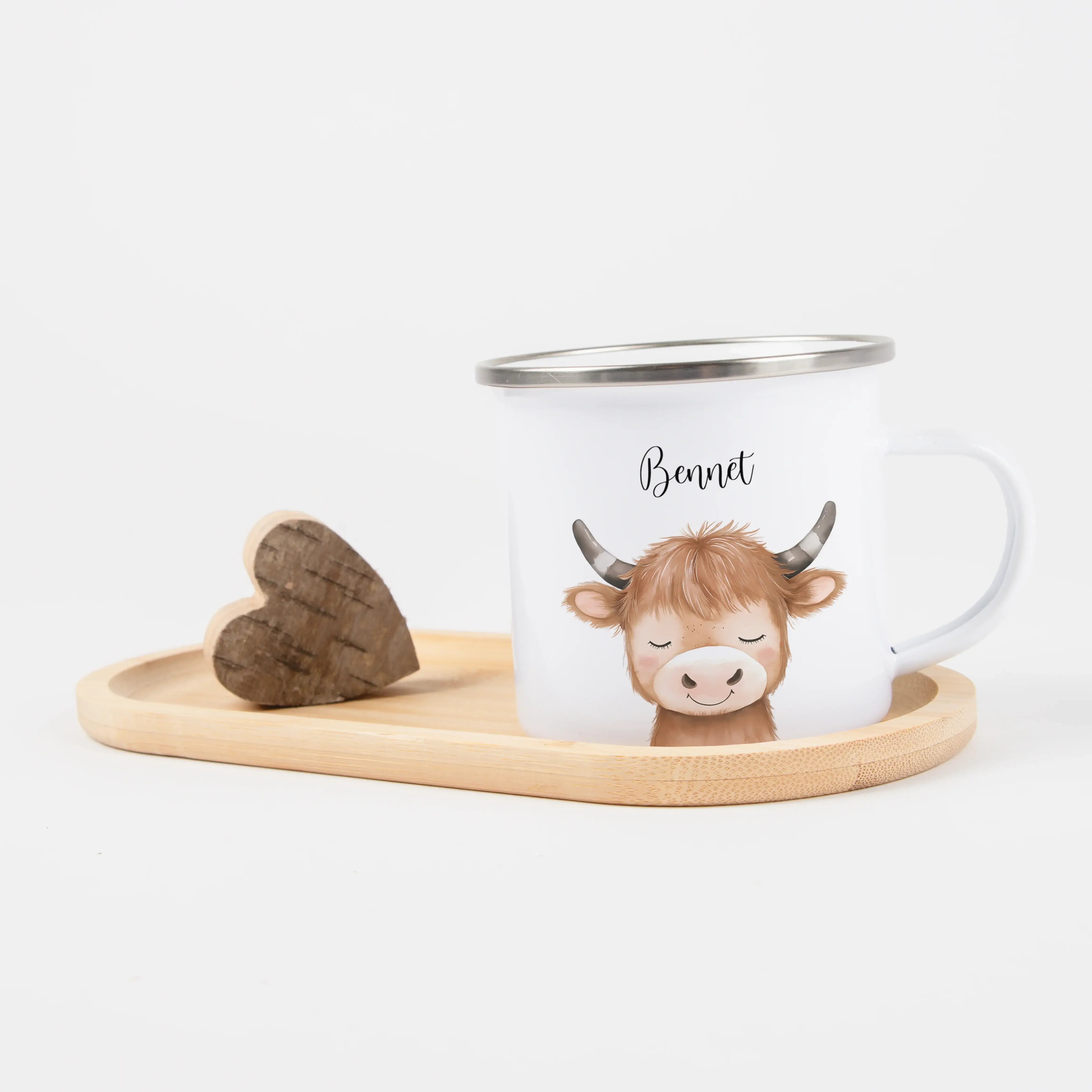 Emaille Tasse Stier Portrait-Emaille Tasse-famprints-Die Emaille Tasse Stier Portrait von famprints verbindet personalisierte Gestaltung mit einem detailreichen Tiermotiv, das die kraftvolle Ausstrahlung des Sternzeichens Stier in sanfter Aquarell-Optik e
