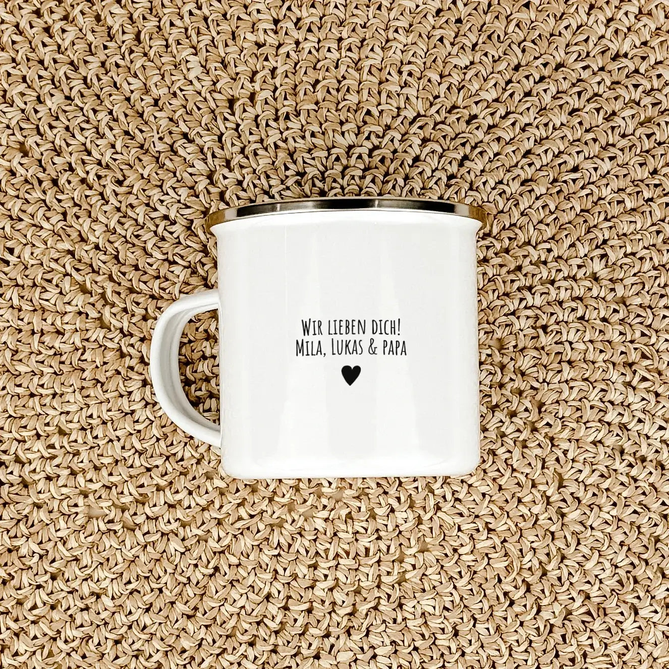 Emaille Tasse beste Mama - Emaille Tasse - famprints - Entdecke die perfekte Art, deiner Mama zu zeigen, wie viel sie dir bedeutet: unsere personalisierte Emaille Tasse beste Mama. Diese Tasse ist nicht nur ein praktisches Geschenk, sondern ein liebevolle