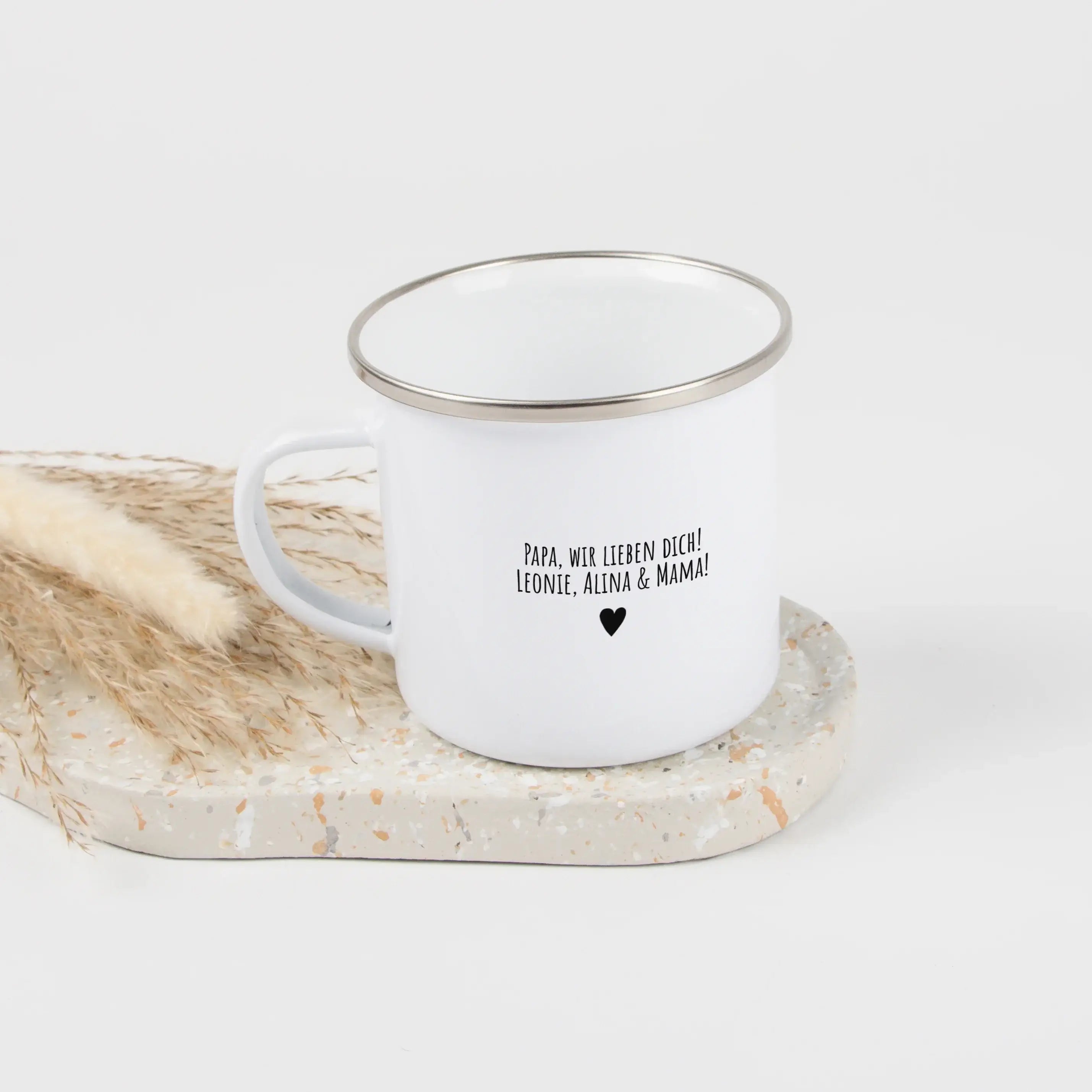 Emaille Tasse bester Papa-Emaille Tasse-famprints-Die Emaille Tasse bester Papa von famprints ist ein liebevoll personalisierbares Geschenk, das gemeinsame Erinnerungen sichtbar macht und jeden Morgen ein Lächeln auf Papas Gesicht zaubert. Deine Fotos in