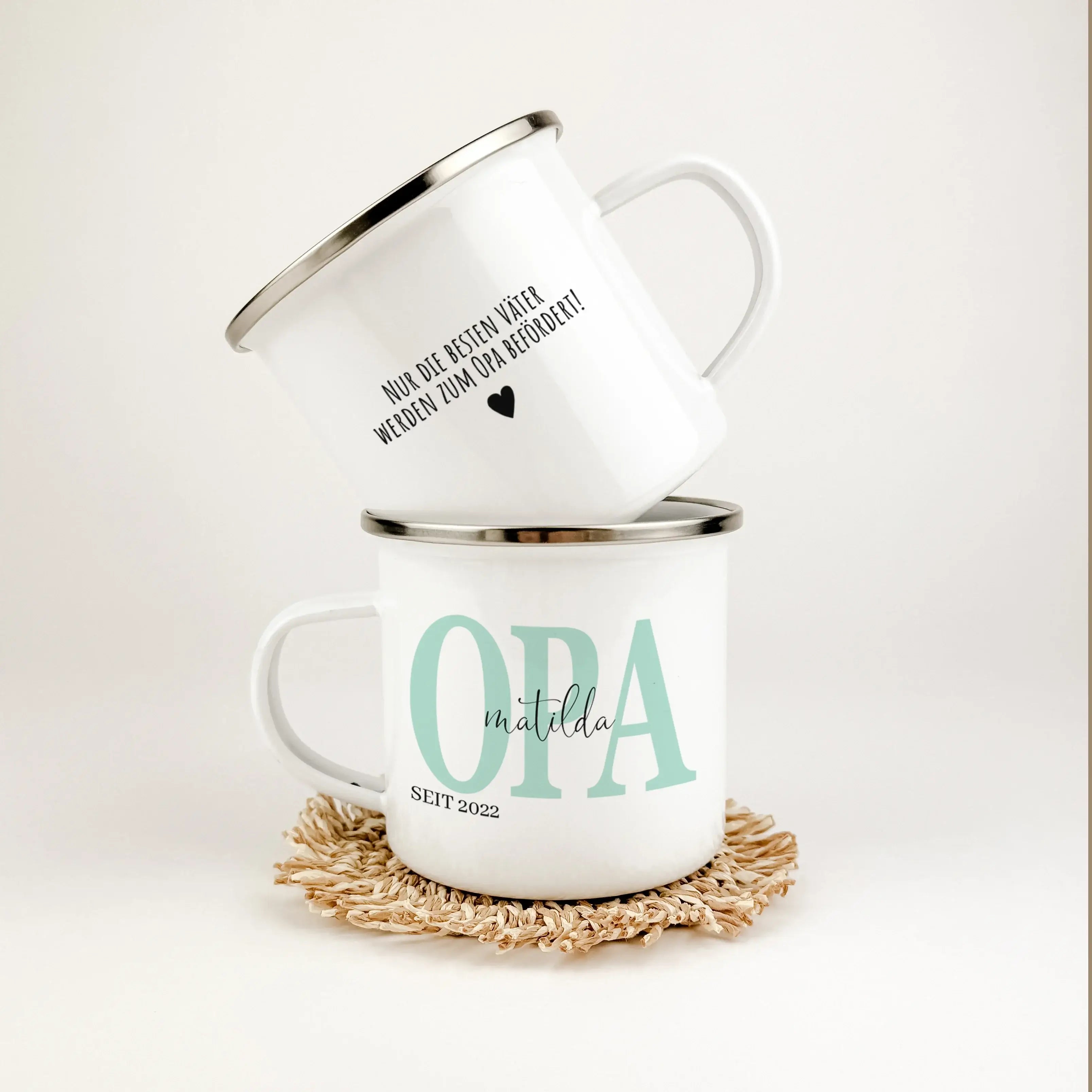 Emaille Tasse Opa seit - Emaille Tasse - famprints - Verschenke ein Stück Liebe und Erinnerung mit unserer einzigartigen Emaille Tasse „Opa seit“. Diese personalisierte Tasse ist nicht nur ein praktisches Accessoire, sondern ein emotionales Geschenk, das