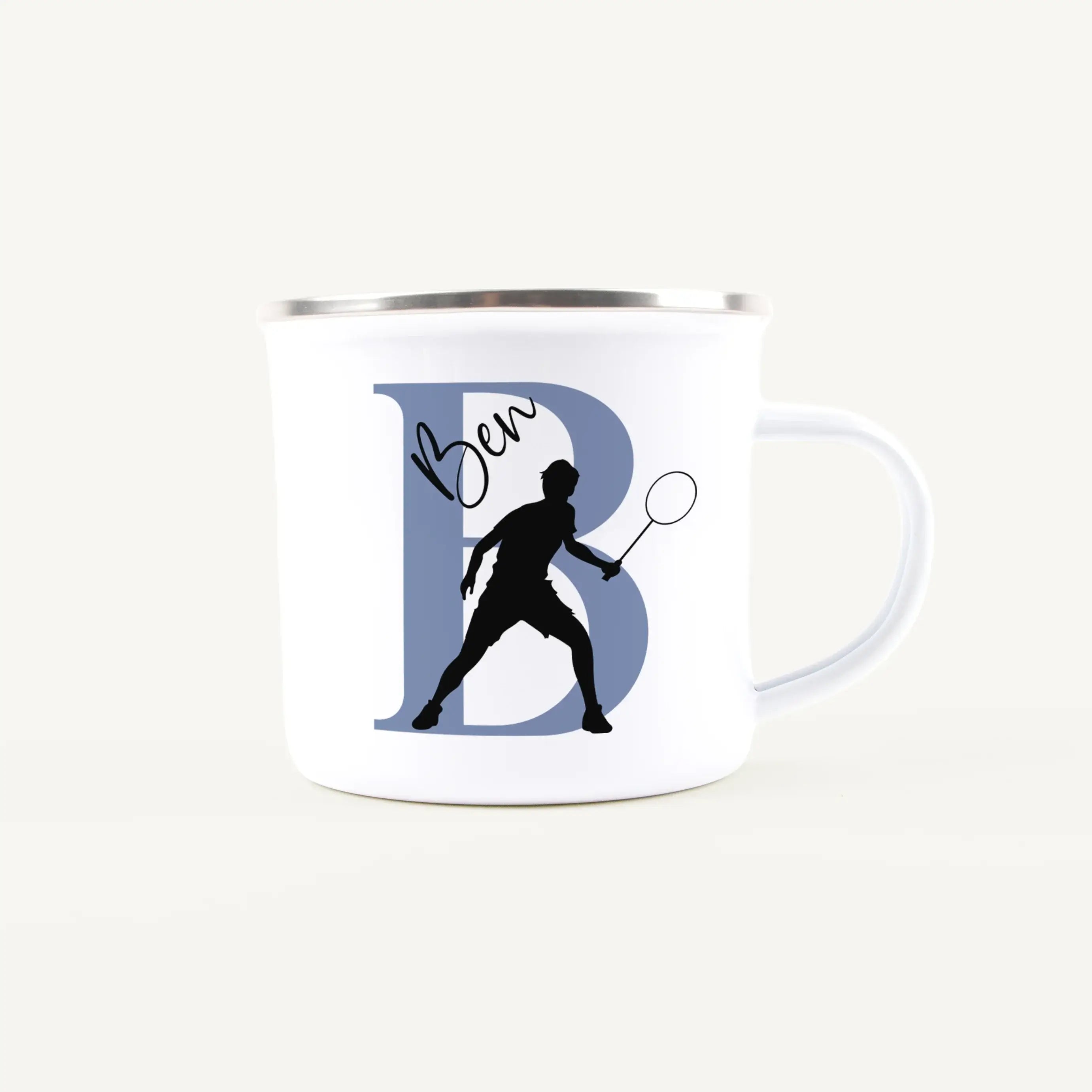 Emaille Tasse mit Namen Badminton-Emaille Tasse-famprints-Die Emaille Tasse mit Namen Badminton von famprints ist genau das Richtige, wenn du ein persönliches Geschenk suchst oder dir selbst eine Freude machen willst. Dein Name wird hochwertig auf die Tas