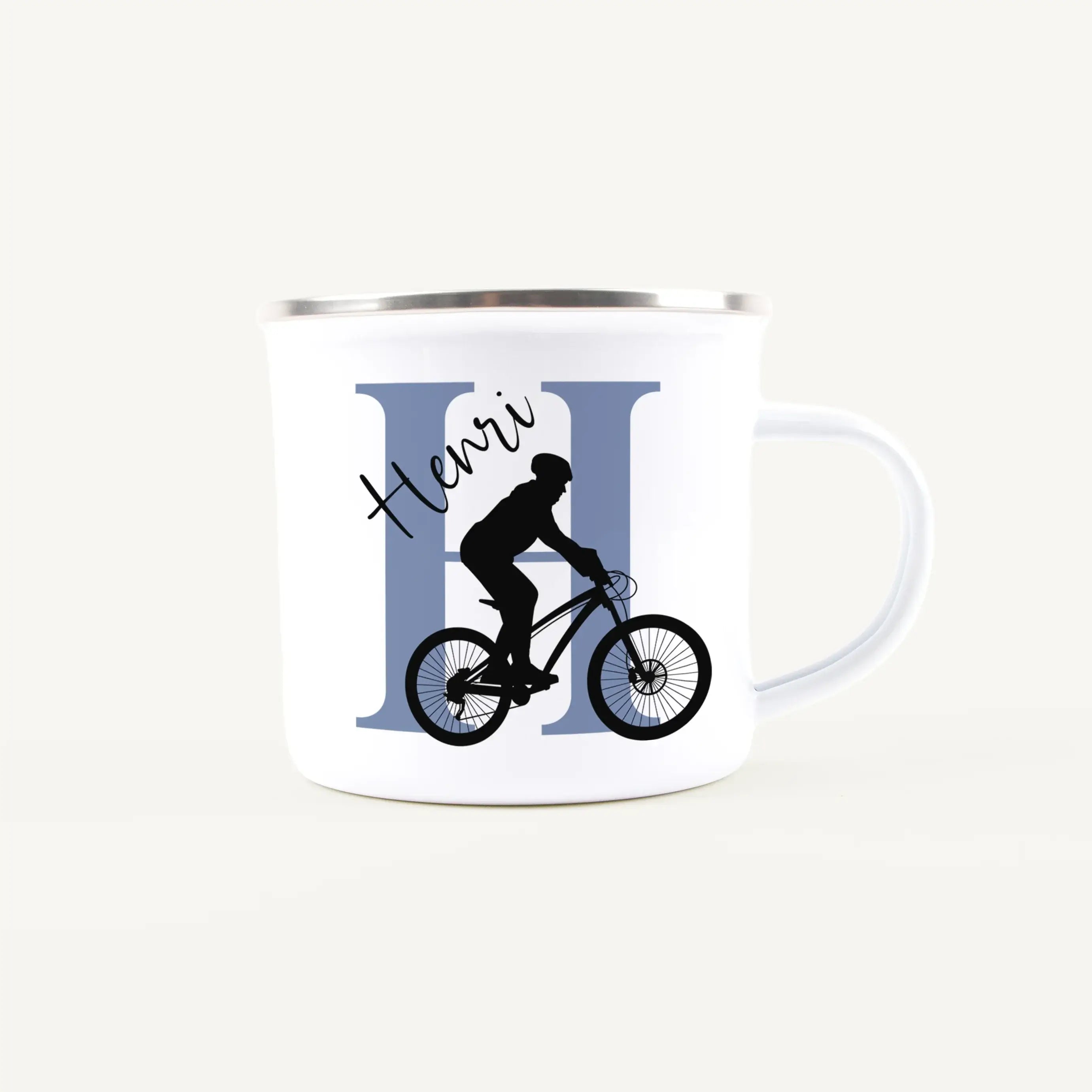 Emaille Tasse mit Namen Fahrrad-Emaille Tasse-famprints-Die Emaille Tasse mit Namen Fahrrad von famprints verbindet persönliches Design mit alltagstauglicher Leichtigkeit und ist ideal für kleine und große Fahrradfans. Mit ihren 300 ml eignet sie sich per