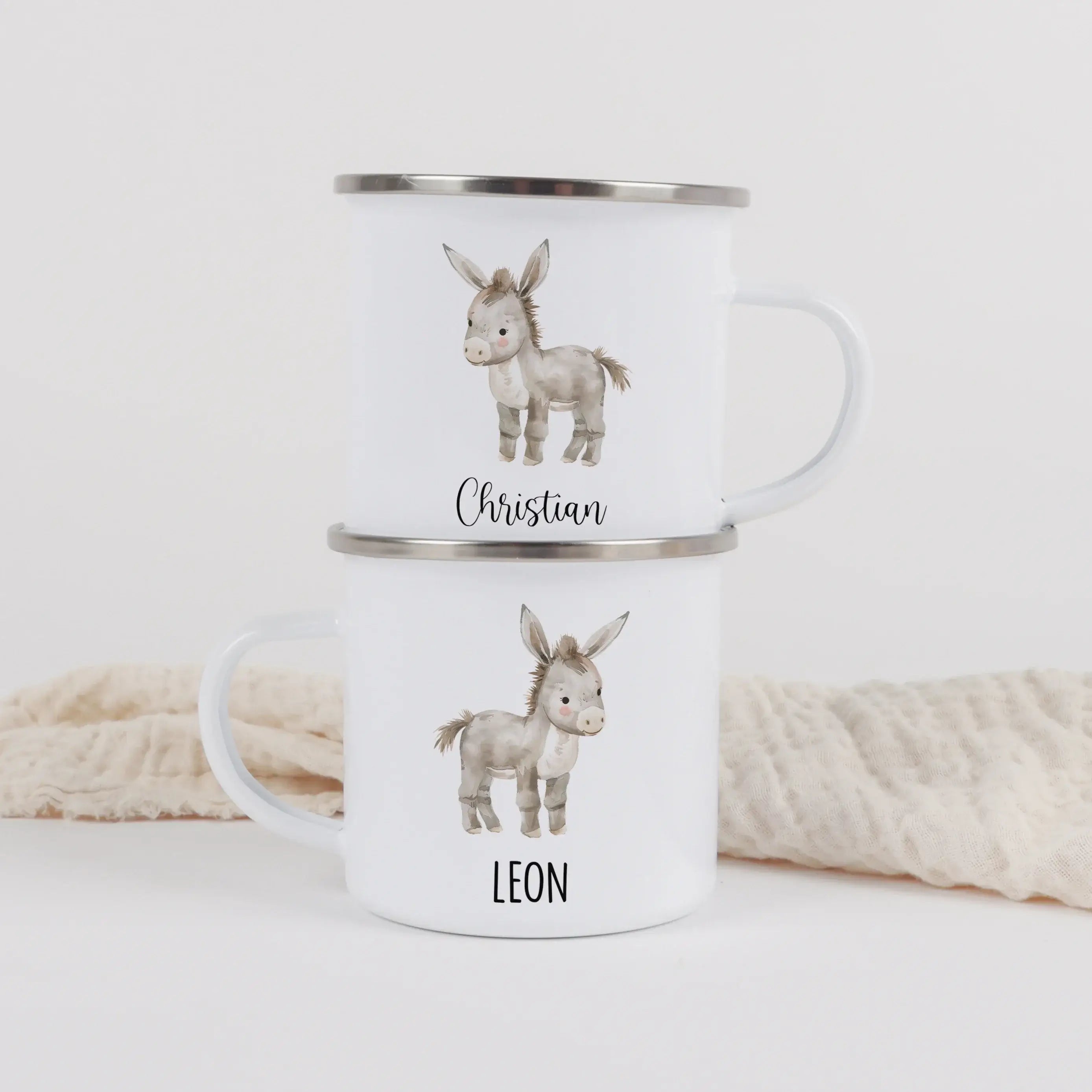 Emaille Tasse Esel-Emaille Tasse-famprints-Die Emaille Tasse Esel von famprints ist ein liebevoll gestalteter Begleiter für kleine Tierfans und eignet sich perfekt als persönliches Geschenk für Kinder. Der sanfte Aquarell-Esel wirkt warm und freundlich, s