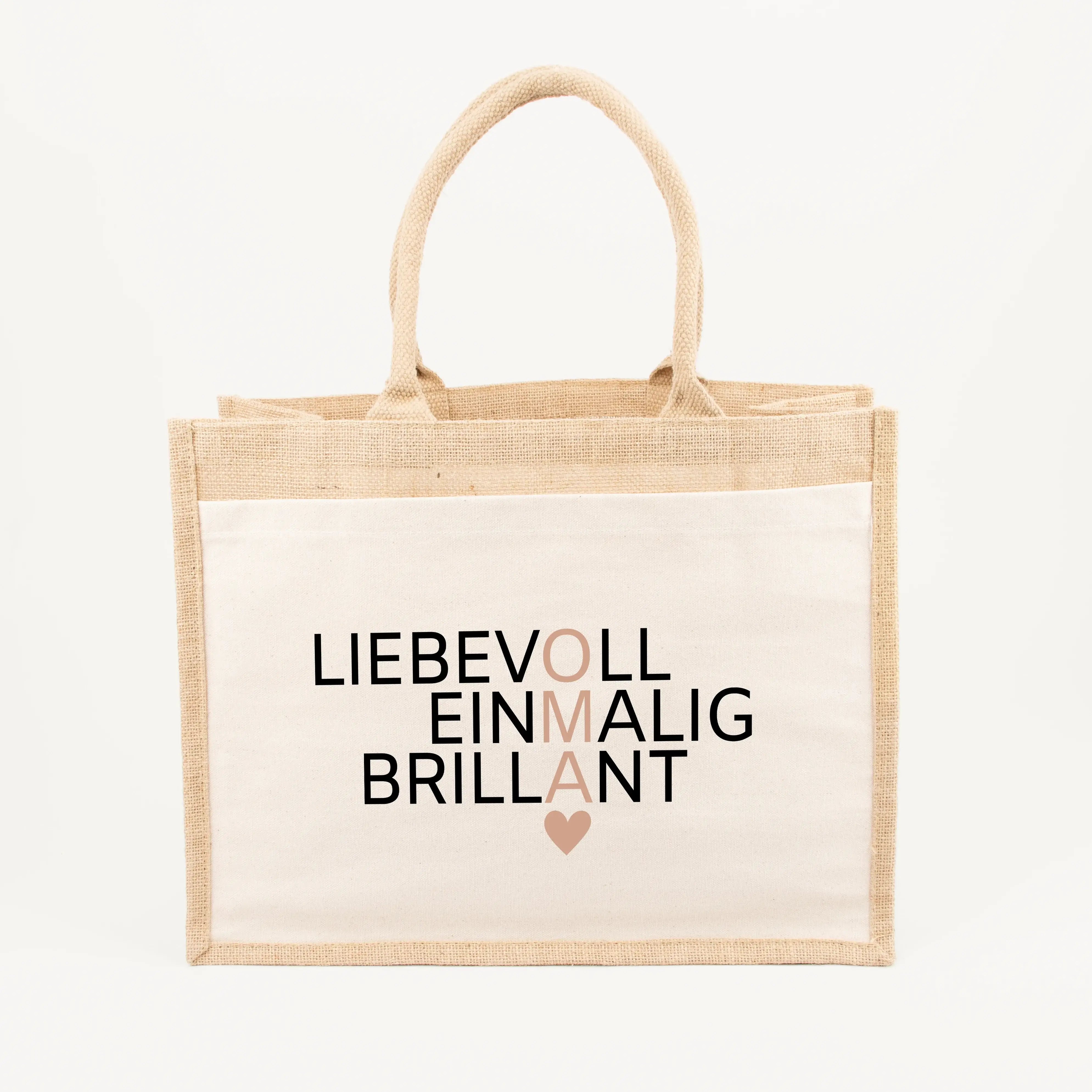 Jutetasche Oma Bedeutung - Jutetasche - famprints - Suchst du ein besonderes Geschenk für deine Oma? Unsere Jutetasche Oma Bedeutung ist genau das Richtige! Auf der Tasche sind die drei liebevollen Wörter „Liebevoll“, „Einmalig“ und „Brillant“ untereinand