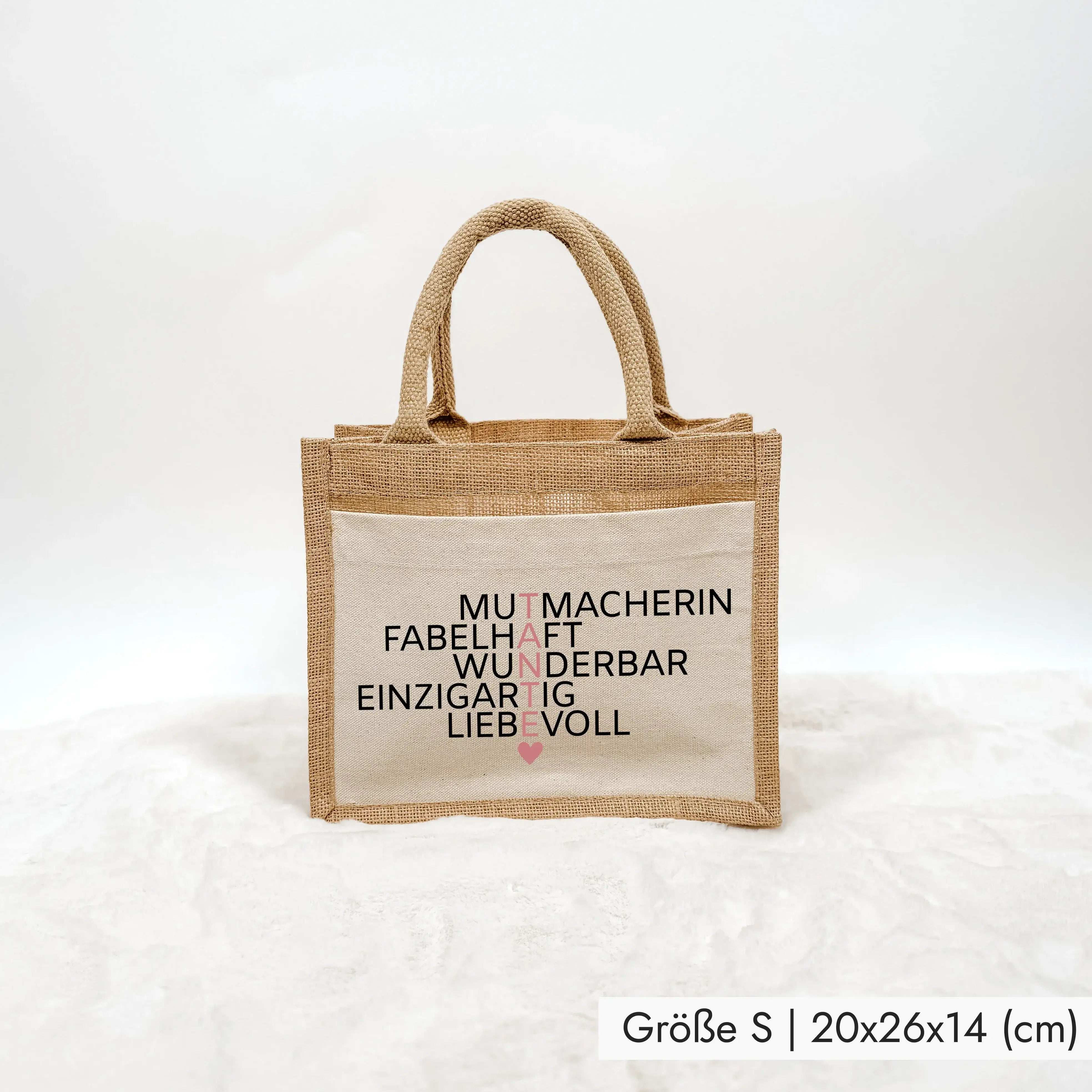 Jutetasche Tante Bedeutung - Jutetasche - famprints - Entdecke die Jutetasche Tante Bedeutung – das perfekte Geschenk für deine liebe Tante! Diese stylische Jutetasche überzeugt mit einer besonderen Botschaft: Vertikal angeordnet bilden die fünf kraftvoll