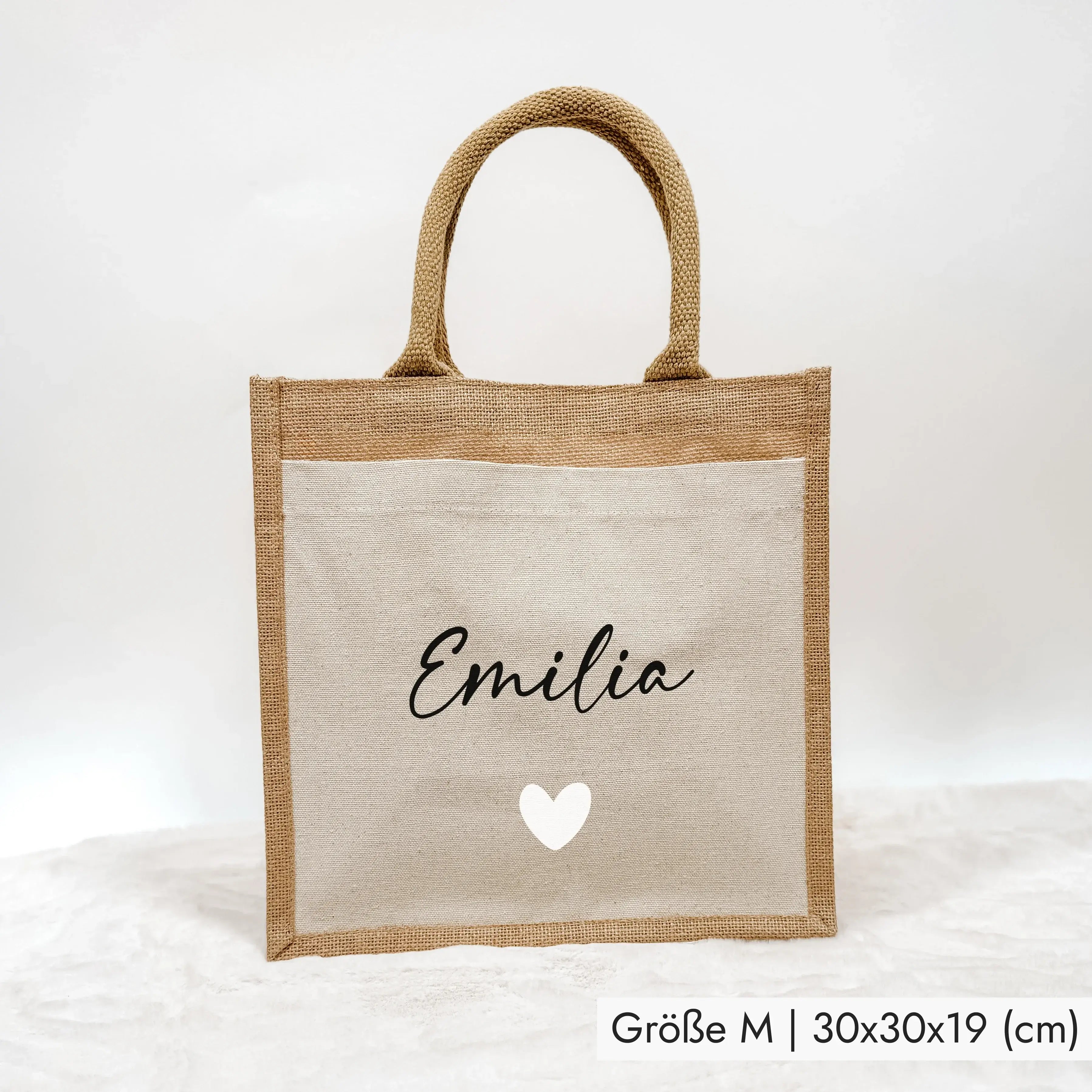 Jutetasche Wunschtext - Jutetasche - famprints - Entdecke die Jutetasche Wunschtext – dein persönlicher Begleiter für jeden Tag! Diese nachhaltige Jutetasche kannst du mit deinem Wunschtext individuell gestalten. Ob ein Name, ein besonderes Wort oder ein