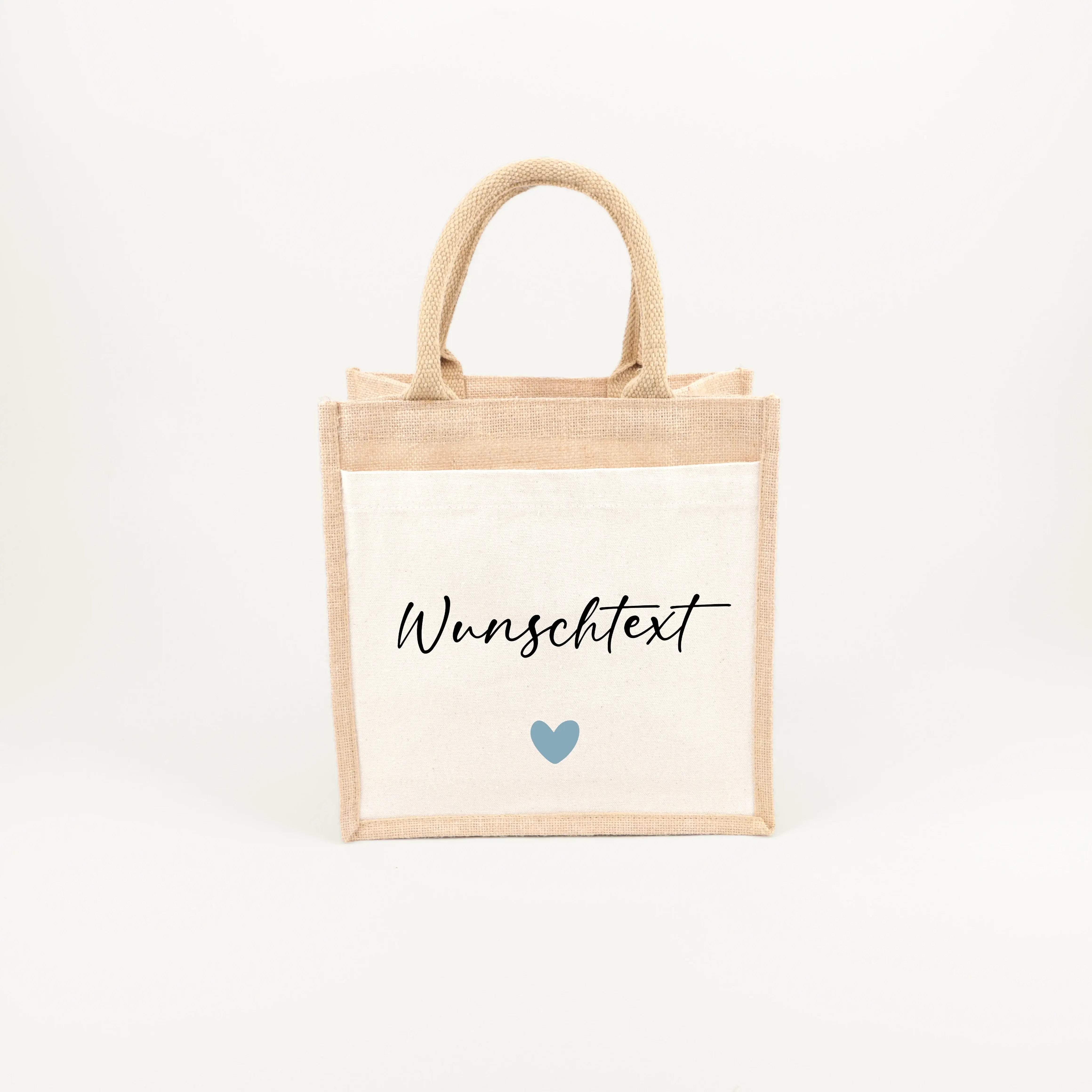Jutetasche Wunschtext-Jutetasche-famprints-Eine Jutetasche Wunschtext wird bei famprints zu einem liebevollen Begleiter, der deine Gefühle sichtbar macht. Mit deinem persönlichen Spruch, Namen oder Zitat entsteht ein Geschenk, das von Herzen kommt und Eri