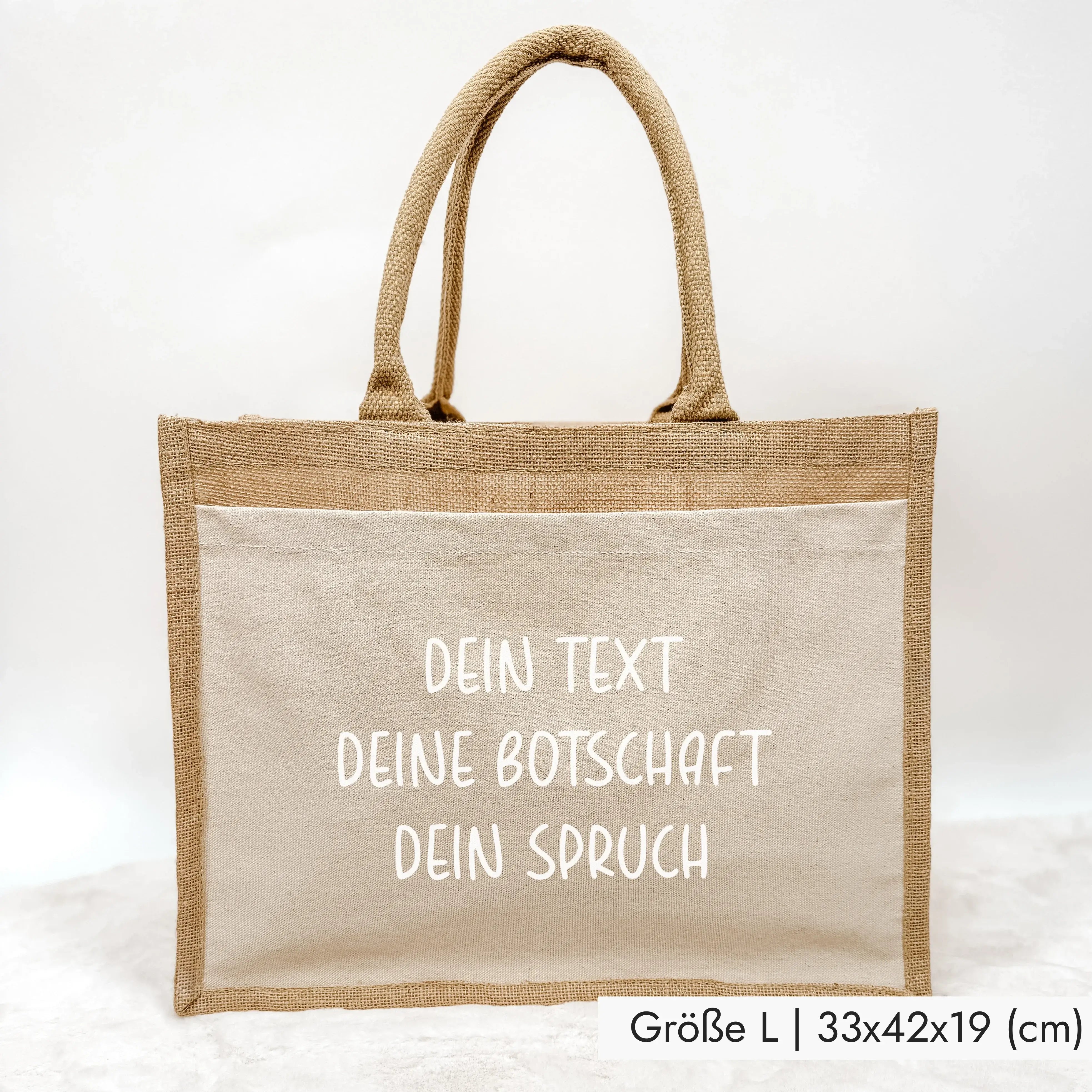 Jutetasche Eigener Spruch - Jutetasche - famprints - Entdecke die Jutetasche Eigener Spruch – dein persönlicher Begleiter für jeden Tag! Gestalte deine Jutetasche ganz nach deinem Geschmack und verewige deinen Lieblingsspruch, eine besondere Botschaft ode