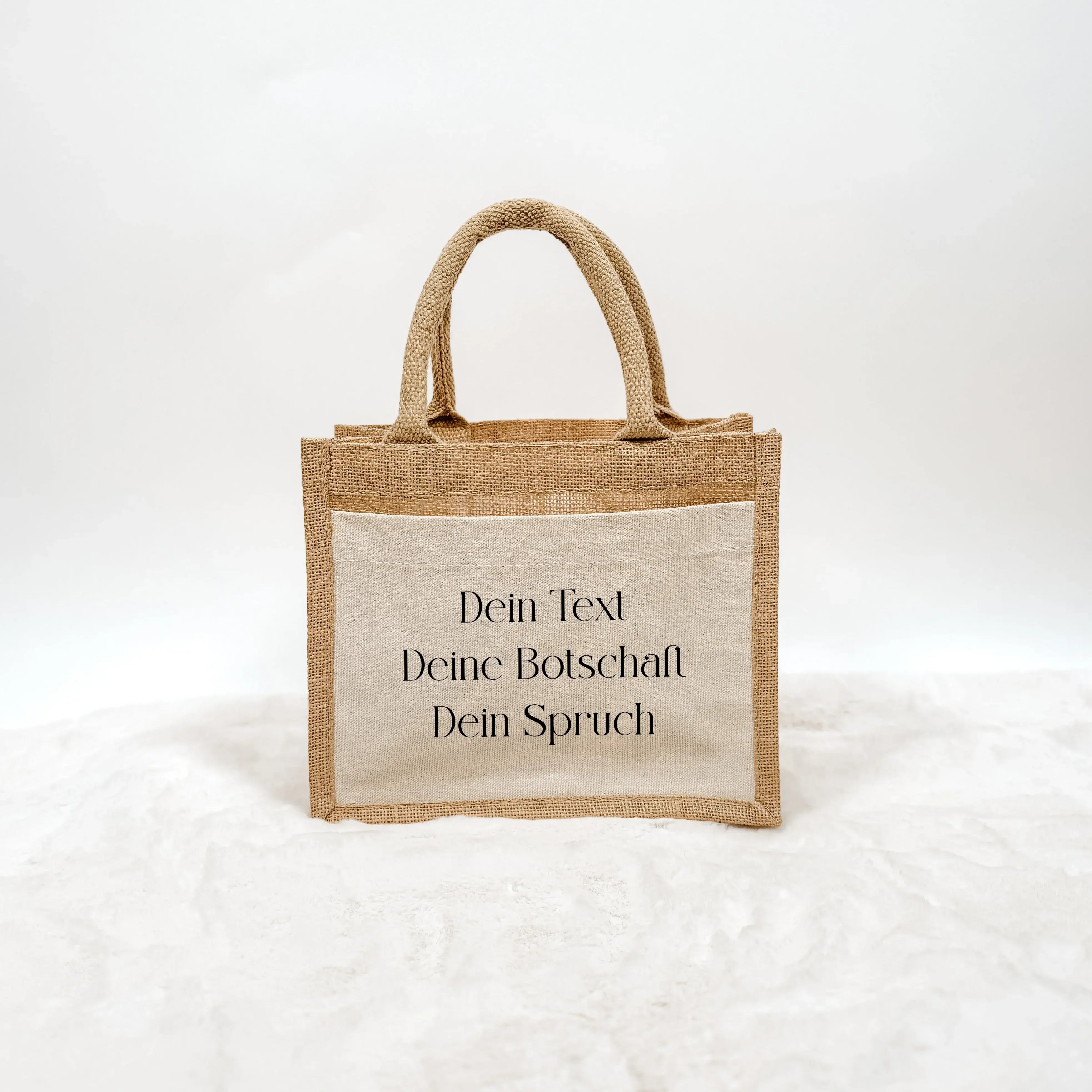 Jutetasche Eigener Spruch - Jutetasche - famprints - Entdecke die Jutetasche Eigener Spruch – dein persönlicher Begleiter für jeden Tag! Gestalte deine Jutetasche ganz nach deinem Geschmack und verewige deinen Lieblingsspruch, eine besondere Botschaft ode