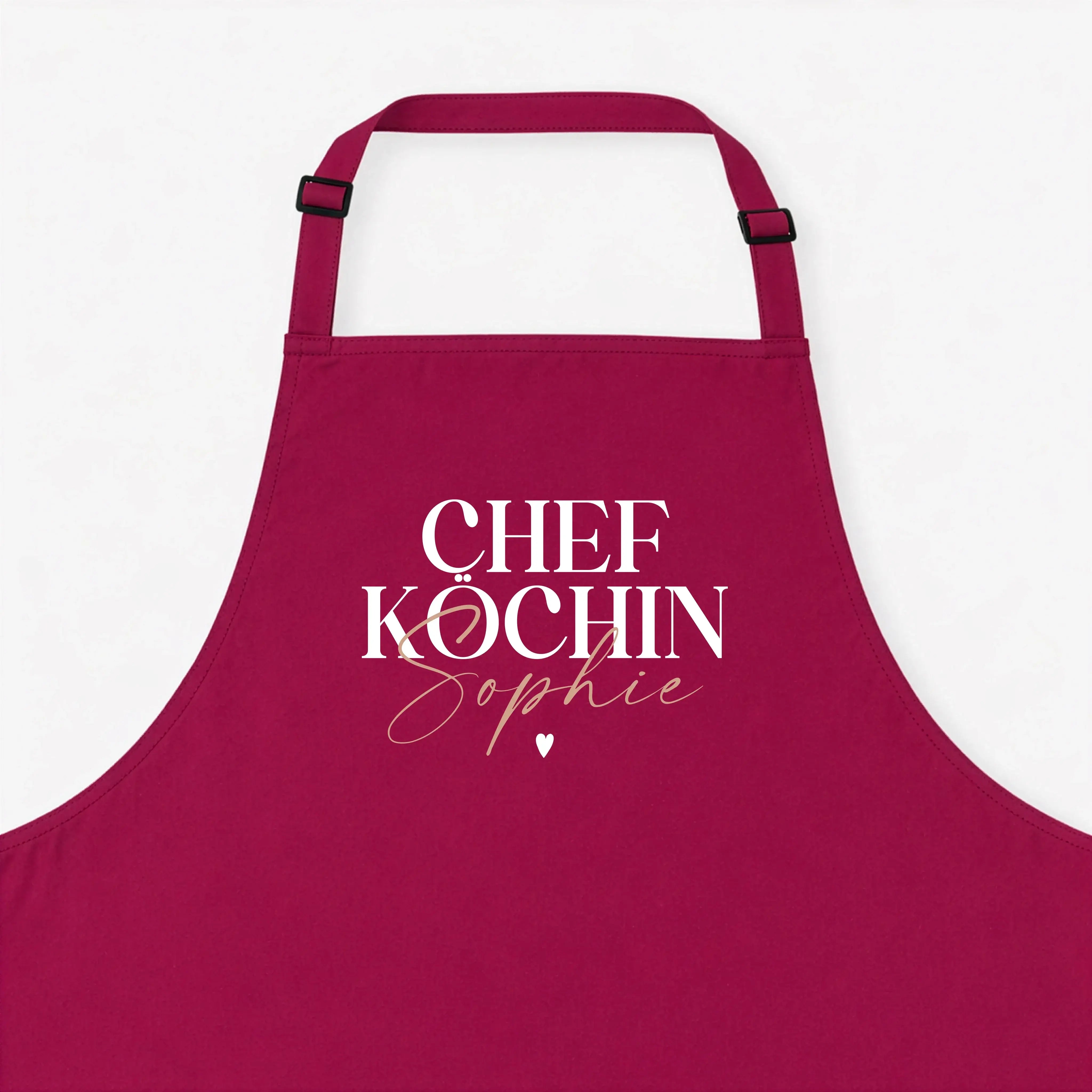 Kochschürze Chefköchin-Kochschürze-famprints-Die Kochschürze Chefköchin von famprints ist mehr als ein praktisches Küchenaccessoire. Sie wird mit deinem Wunschnamen personalisiert und macht Kochen, Backen und Vorbereiten zu etwas Persönlichem. Der Schrift