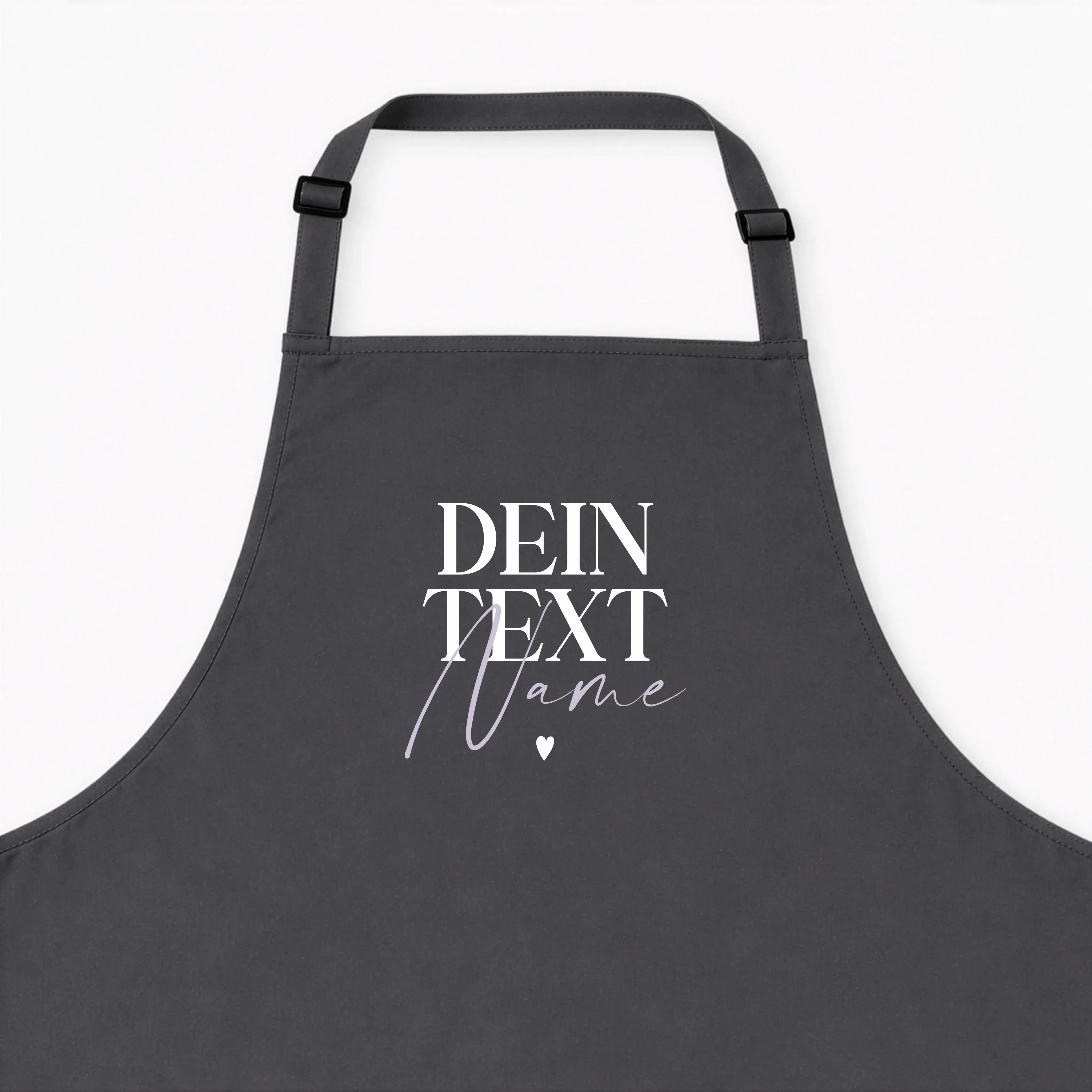 Kochschürze Dein Text-famprints-Kochschürze-Die Kochschürze Dein Text von famprints macht aus dem Kochen etwas Persönliches. Du gestaltest deine Schürze genau so, wie sie zu dir oder zur beschenkten Person passt. Ob Name, kurzer Spruch oder eine liebevoll