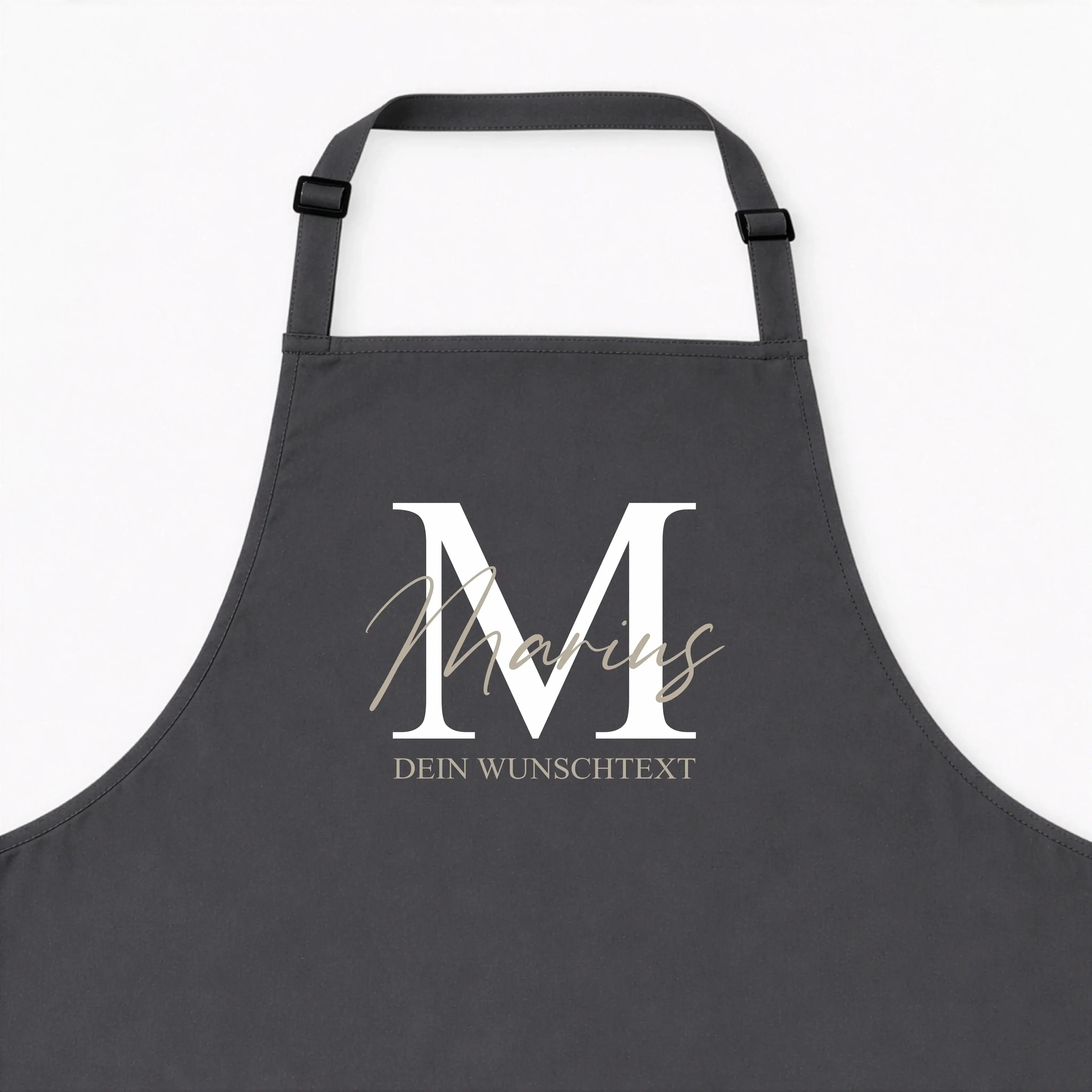 Kochschürze Initial + Text-Kochschürze-famprints-Die Kochschürze Initial + Text von famprints macht aus einem Alltagsprodukt ein persönliches Statement für Küche, Grill oder Backstube. Dein gewähltes Initial bildet den Mittelpunkt des Designs und wird mit
