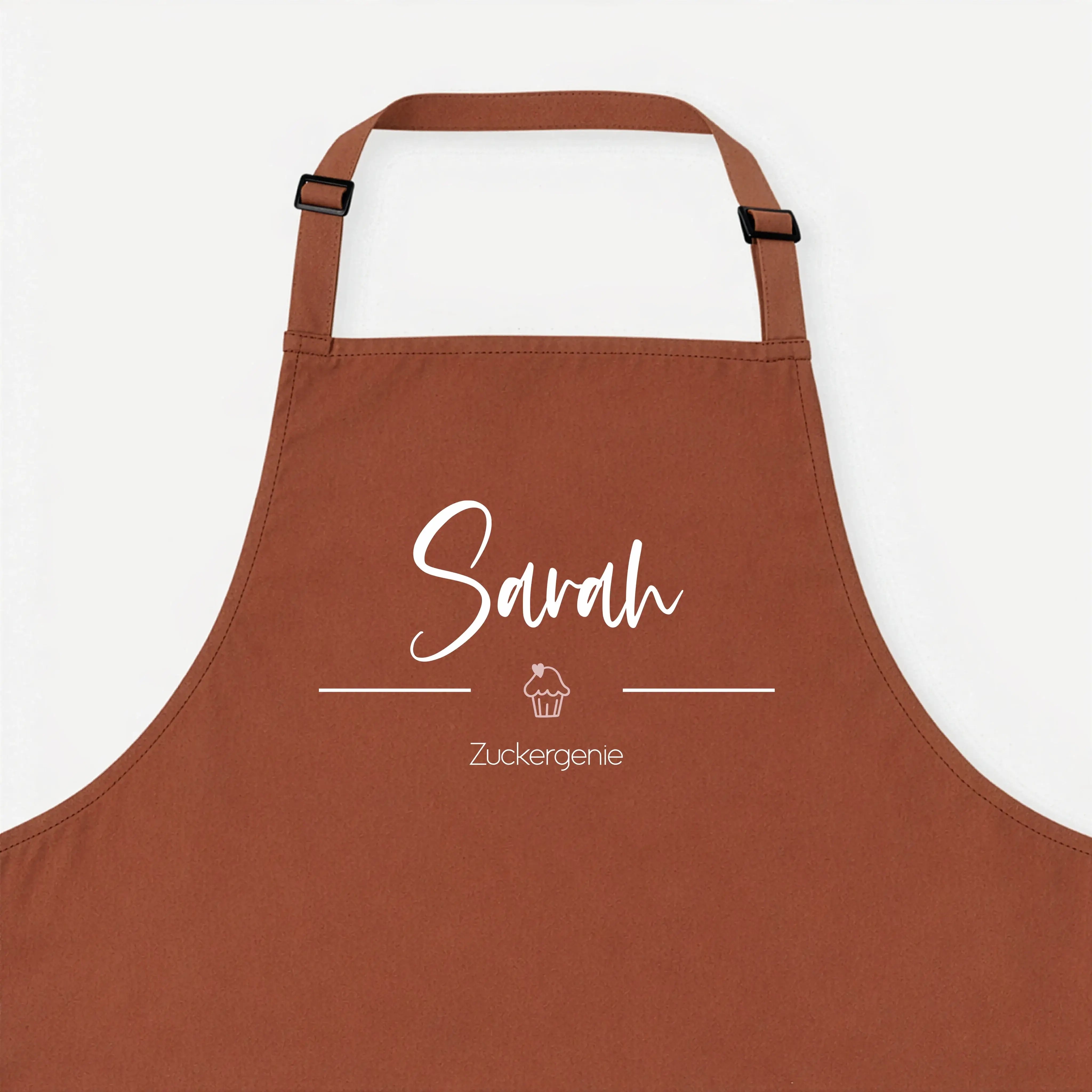Kochschürze Text + Symbol-Kochschürze-famprints-Kochschürze Text + Symbol wird bei famprints zu einem persönlichen Küchenbegleiter, der genau zeigt, wer hier kocht, backt oder grillt. Du gestaltest deine Schürze mit Namen, Wunschtext und einem passenden S