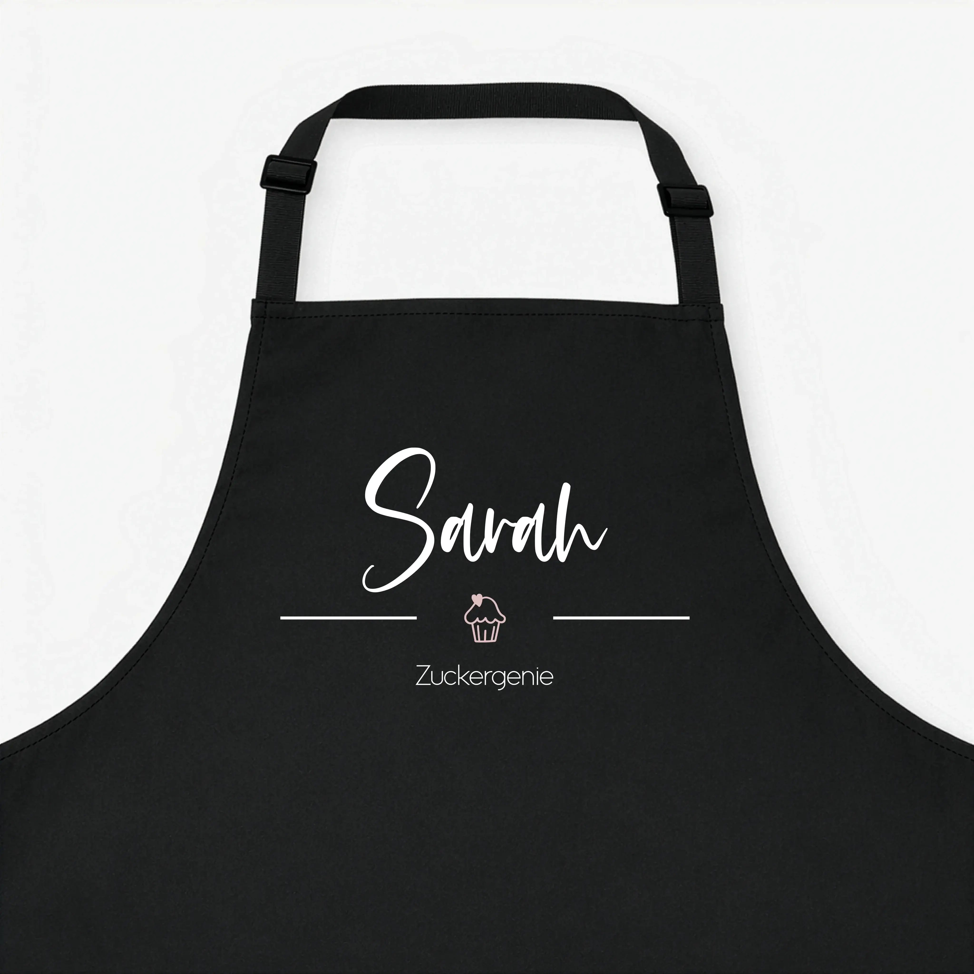 Kochschürze Text + Symbol-Kochschürze-famprints-Kochschürze Text + Symbol wird bei famprints zu einem persönlichen Küchenbegleiter, der genau zeigt, wer hier kocht, backt oder grillt. Du gestaltest deine Schürze mit Namen, Wunschtext und einem passenden S