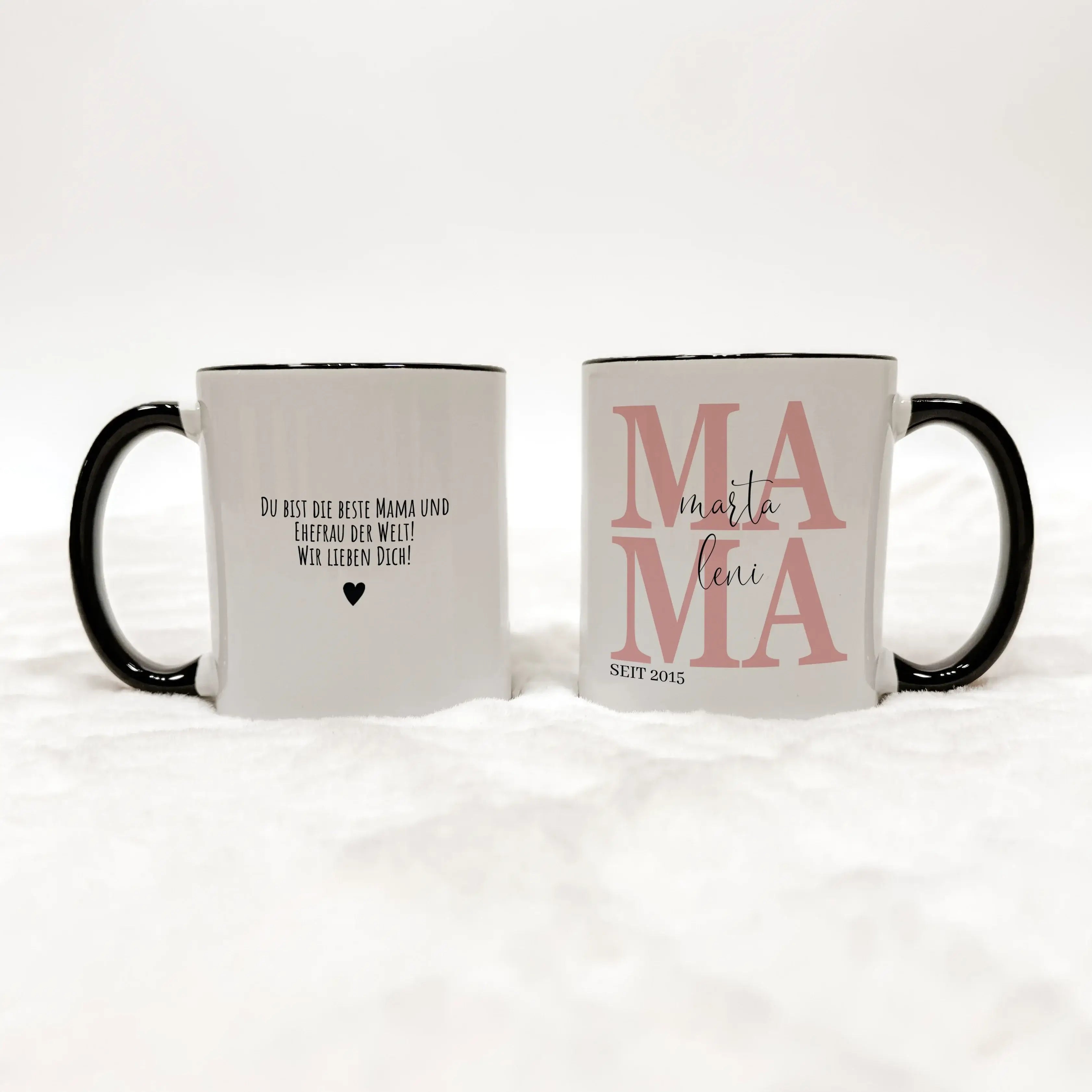 Tasse Mama seit - Keramik Tasse - famprints - Entdecke die perfekte Tasse für jede Mama – ein liebevolles Geschenk, das Freude und Emotionen vereint. Mit der personalisierten Keramik Tasse „Mama seit“ bringst du nicht nur ein Lächeln auf ihr Gesicht, sond
