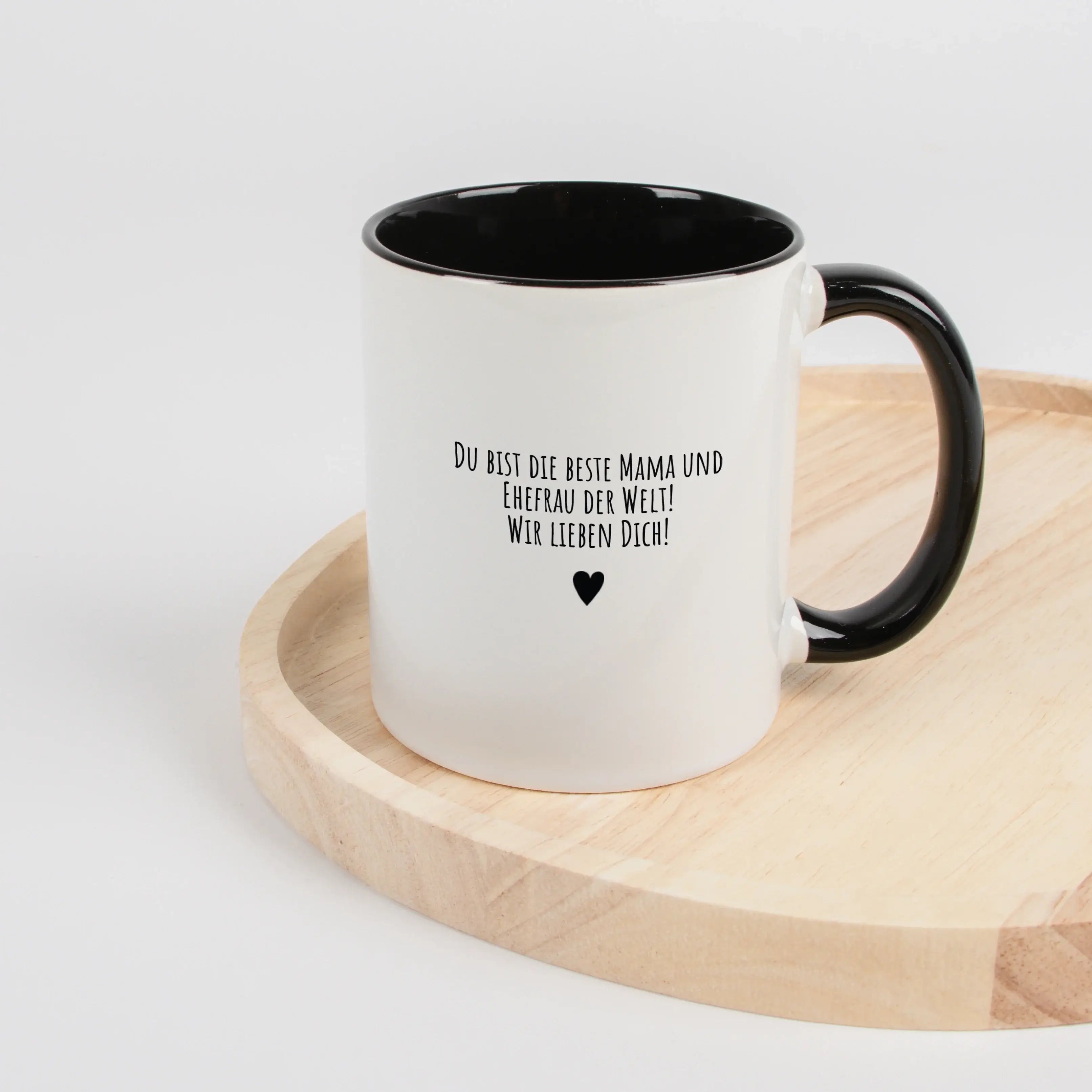 Tasse Mama seit-Keramik Tasse-famprints-Entdecke die perfekte Tasse für jede Mama – ein liebevolles Geschenk, das Freude und Emotionen vereint. Mit der personalisierten Keramik Tasse „Mama seit“ bringst du nicht nur ein Lächeln auf ihr Gesicht, sondern sc