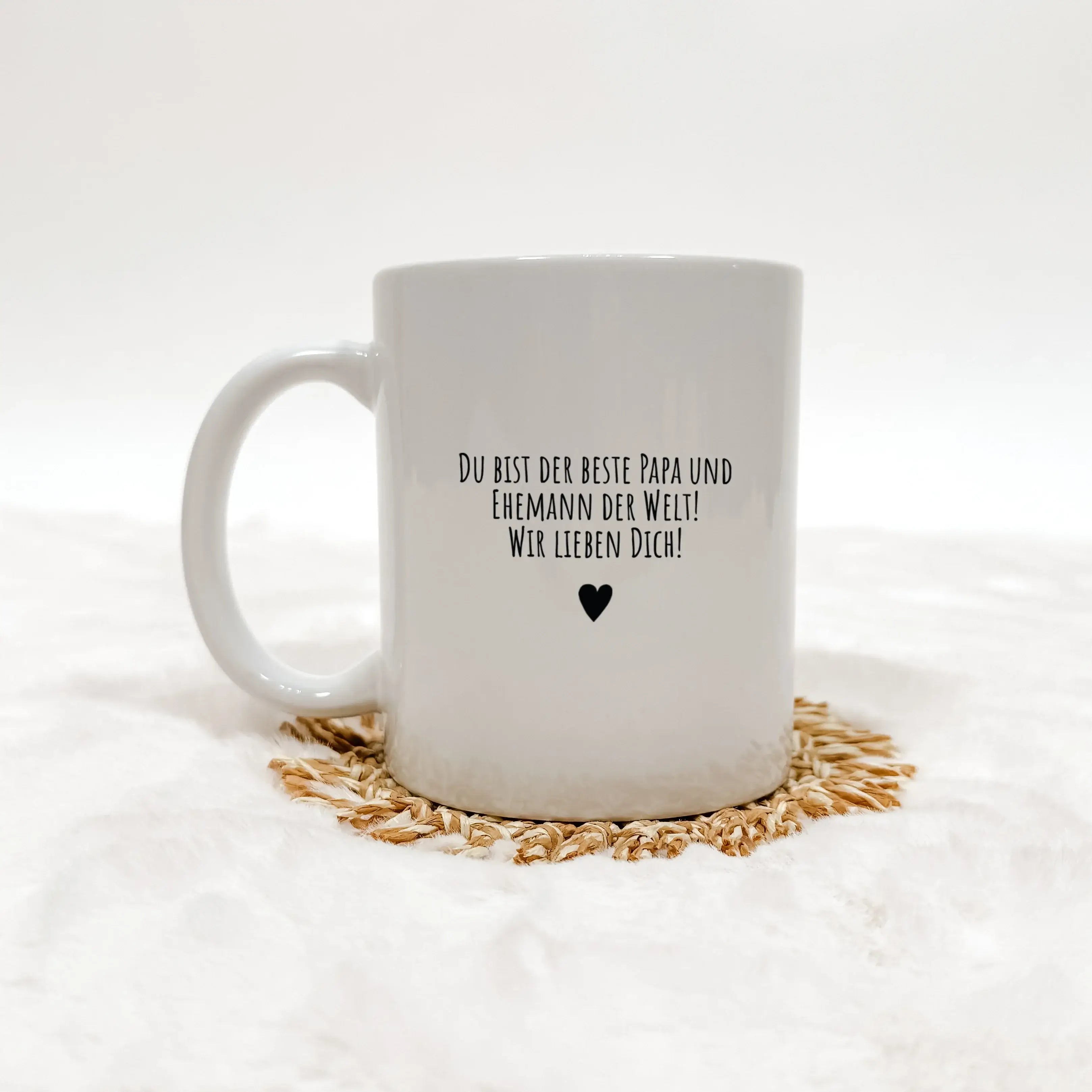 Tasse Papa seit - Keramik Tasse - famprints - Entdecke die Tasse Papa seit – das perfekte Geschenk, um Väter zu feiern und ihnen ein Lächeln ins Gesicht zu zaubern. Mit dieser personalisierten Keramik-Tasse, die Platz für die Namen der Kinder und das Jahr