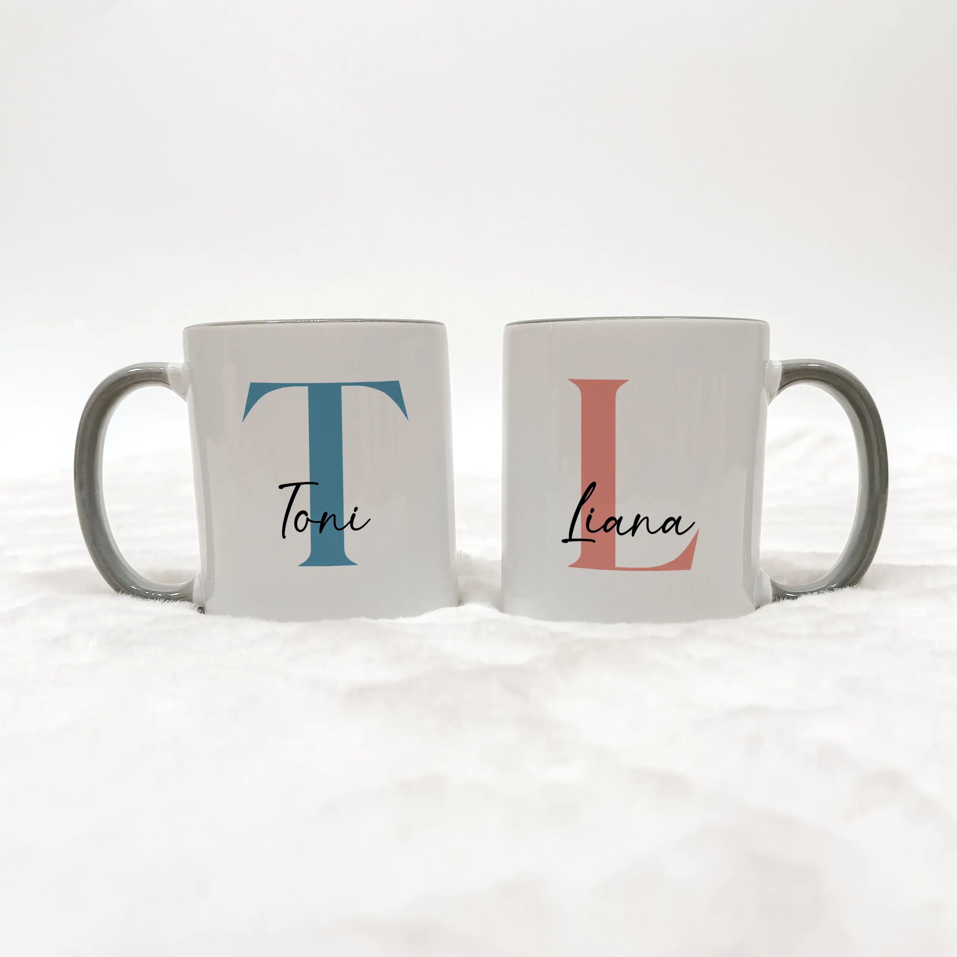 Tasse mit Namen + Initial - Keramik Tasse - famprints - Entdecke unsere Tasse mit Namen + Initial – das perfekte personalisierte Geschenk für dich oder deine Liebsten! Diese hochwertige Tasse bietet dir die Möglichkeit, sie mit deinem Wunsch-Initial und N