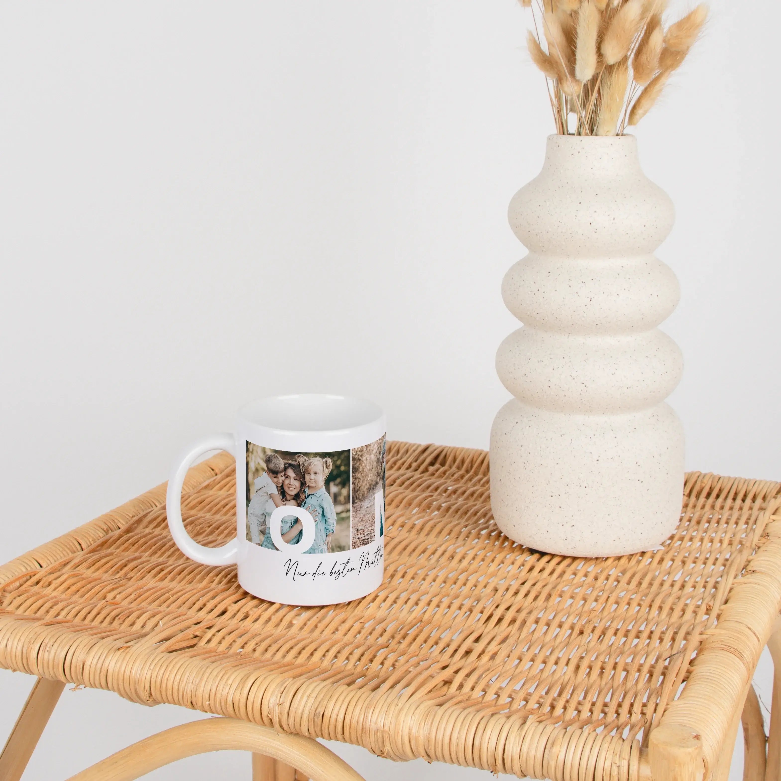 Fototasse Oma-Keramik Tasse-famprints-Die Fototasse Oma ist eine persönliche Geschenkidee für einen Menschen, der im Alltag einen besonderen Platz hat. Mit drei eigenen Fotos wird aus einer einfachen Kaffeetasse ein individuelles Erinnerungsstück. Jedes B