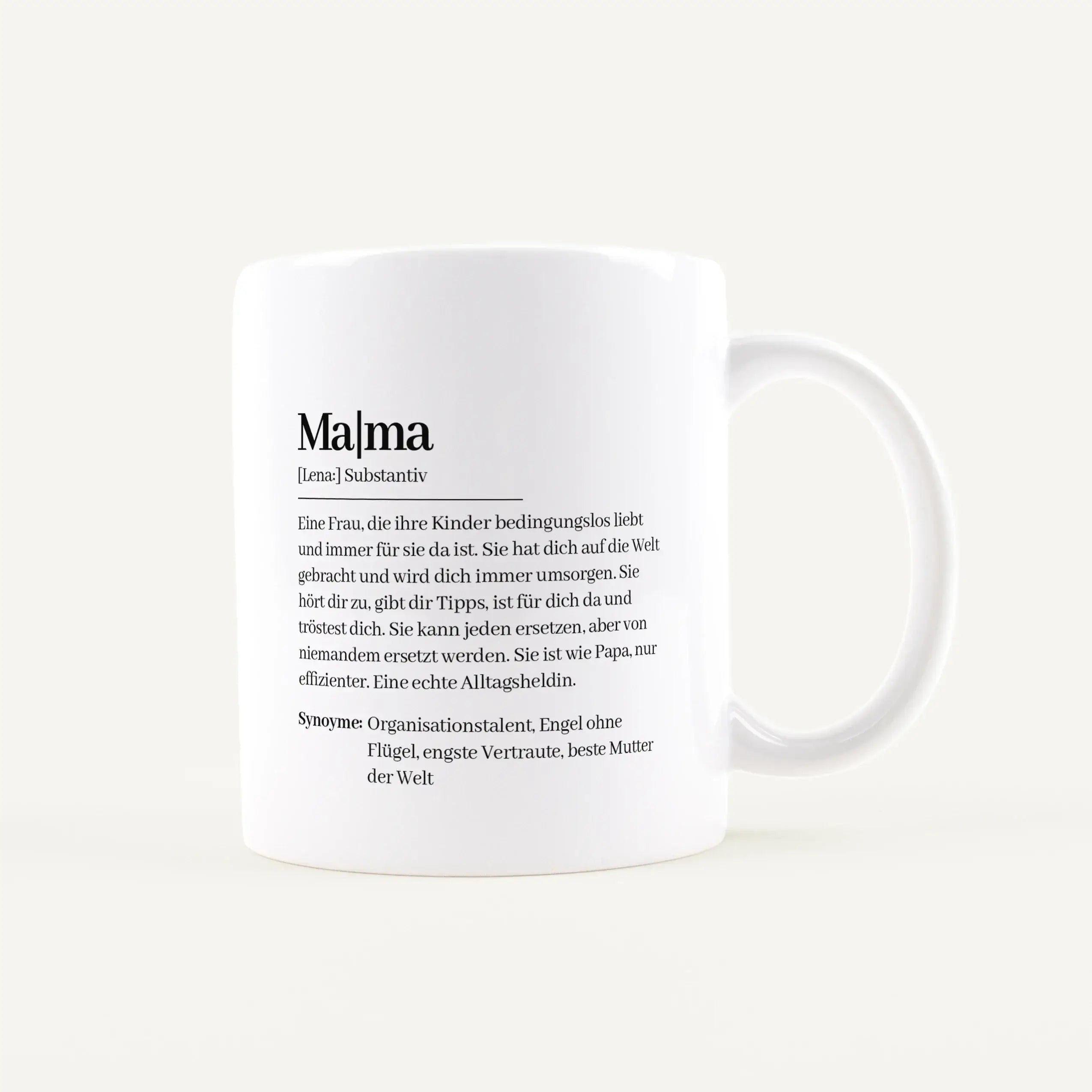 Tasse Definition Mama-Keramik Tasse-famprints-Die Tasse Definition Mama von famprints ist eine persönliche Geschenkidee für deine Mama. Das Design im Duden Stil verbindet eine liebevolle Mama Definition mit einem schlichten, zeitlosen Look und macht aus e