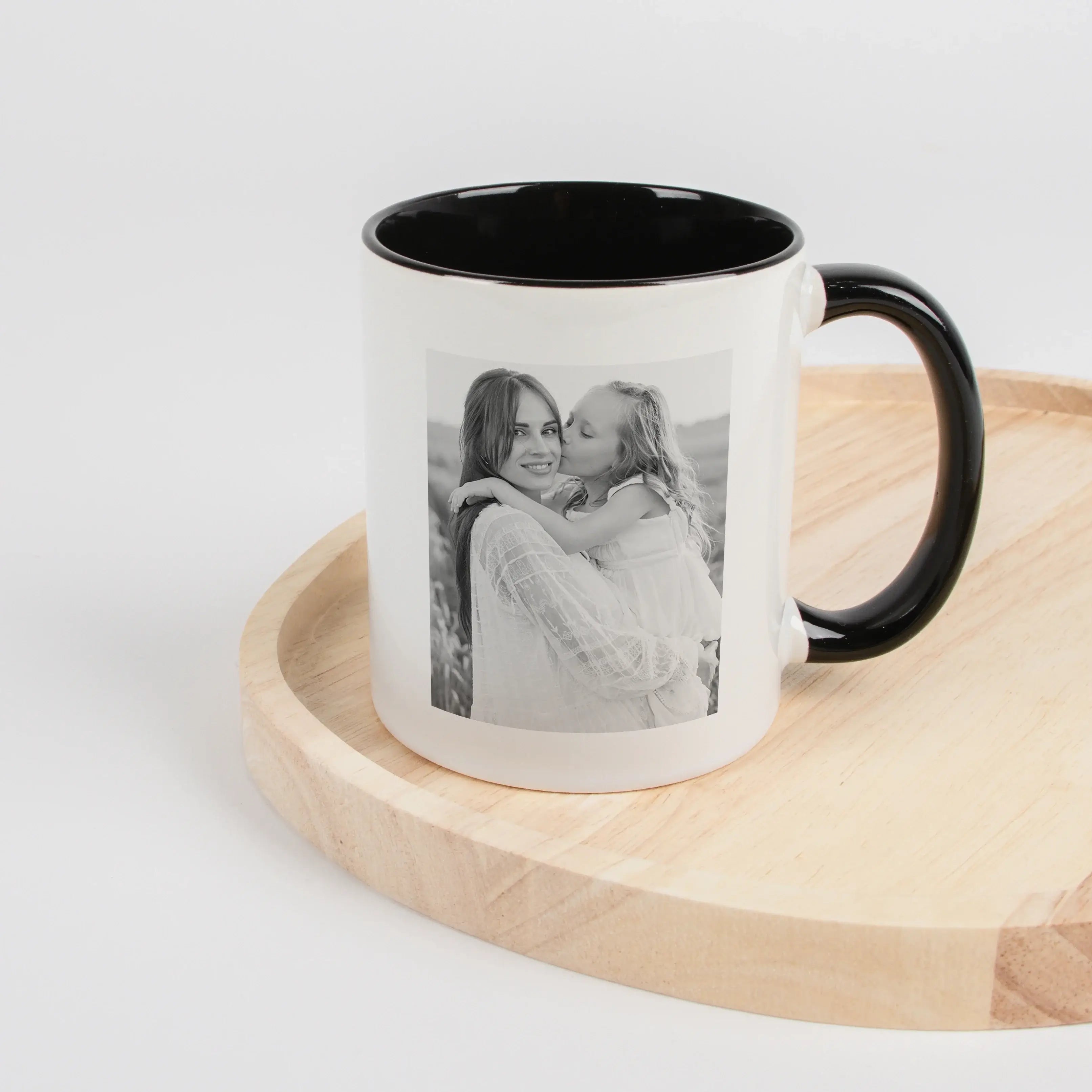 Tasse Definition Mama-Keramik Tasse-famprints-Die Tasse Definition Mama von famprints ist eine persönliche Geschenkidee für deine Mama. Das Design im Duden Stil verbindet eine liebevolle Mama Definition mit einem schlichten, zeitlosen Look und macht aus e
