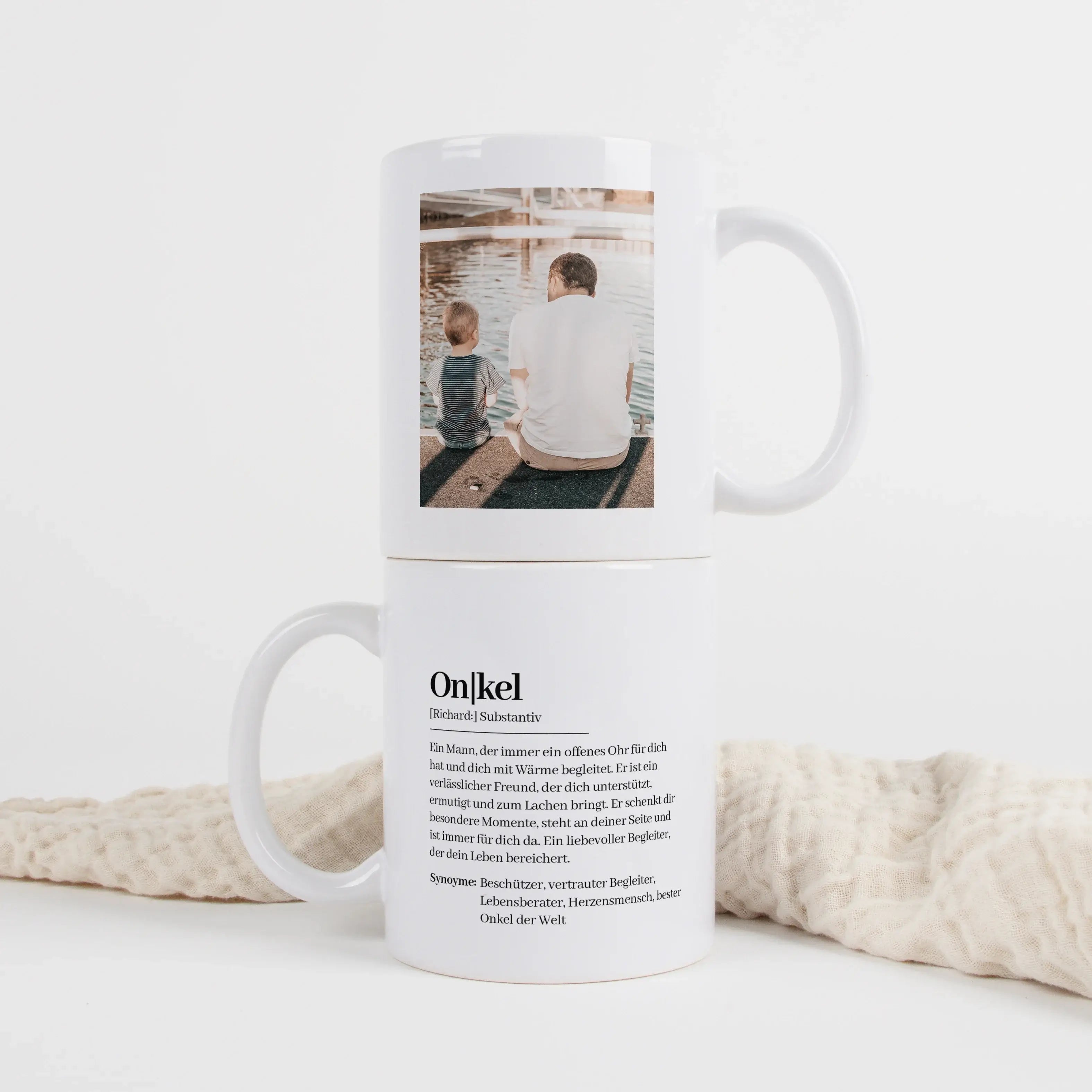 Tasse Definition Onkel-Keramik Tasse-famprints-Die Tasse Definition Onkel von famprints ist eine persönliche Geschenkidee für einen Menschen, der im Alltag einfach dazugehört. Das Design im Duden Stil beschreibt deinen Onkel mit liebevollen Worten und wir