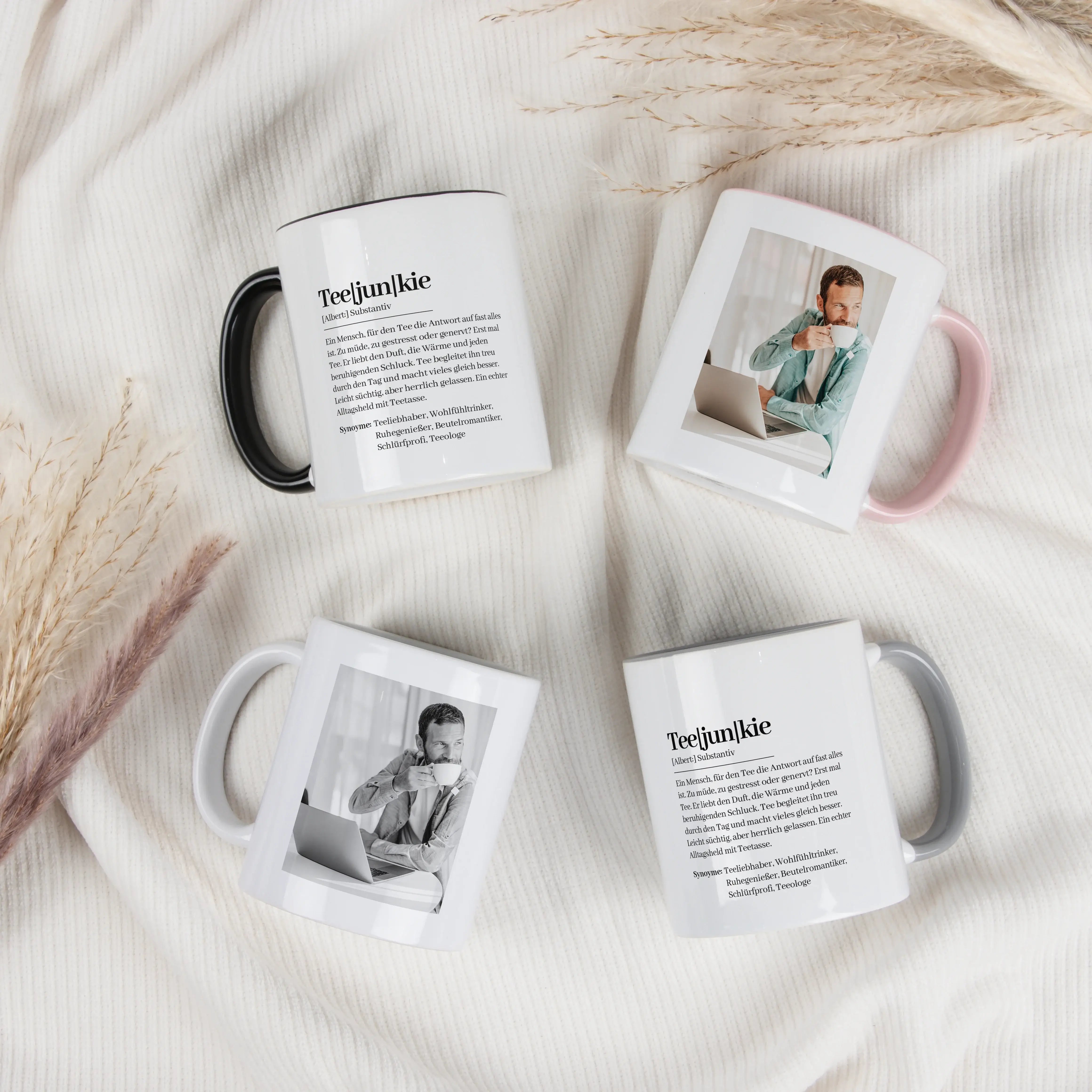 Tasse Definition Teejunkie-Keramik Tasse-famprints-Die Tasse Definition Teejunkie ist für Menschen gemacht, die Tee nicht einfach trinken, sondern lieben. Das Motiv im Duden Stil bringt diese kleine Alltagsliebe charmant auf den Punkt und wird durch deine