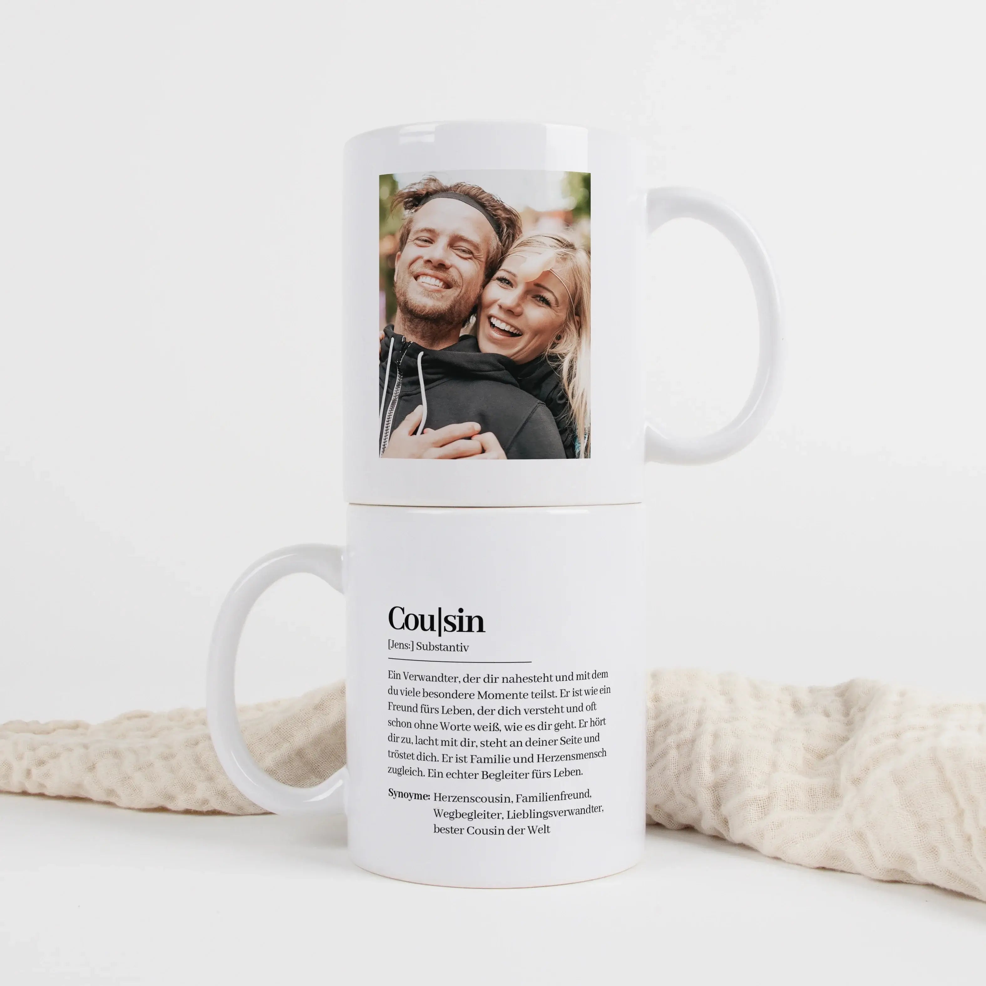 Tasse Definition Cousin-Keramik Tasse-famprints-Diese Tasse Definition Cousin ist mehr als nur eine schöne Tasse für den Alltag. Sie verbindet eine liebevolle Beschreibung im Duden Stil mit deiner ganz persönlichen Gestaltung und wird so zu einem Geschenk