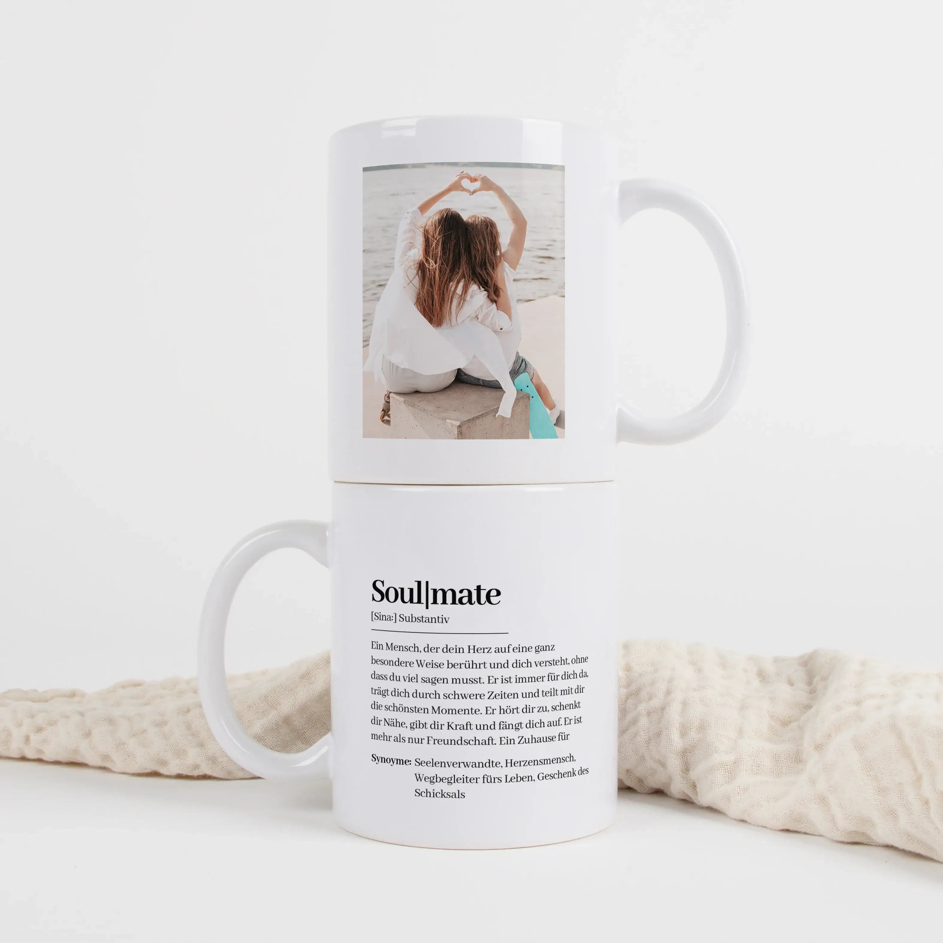Tasse Definition Soulmate-Keramik Tasse-famprints-Die Tasse Definition Soulmate ist mehr als nur eine Tasse für Kaffee oder Tee. Sie ist eine kleine Liebeserklärung für einen Menschen, der dein Herz auf besondere Weise berührt. Die Definition im Duden Sti